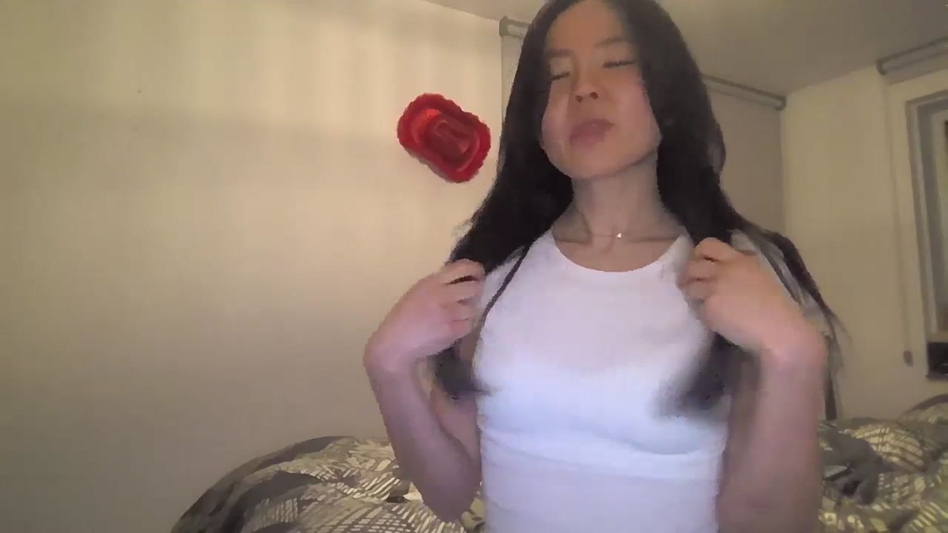 Gallery image thumbnail from EatMyKimchi's myfreecams stream on, 03/18/2024, 18:54 image 6 of 20