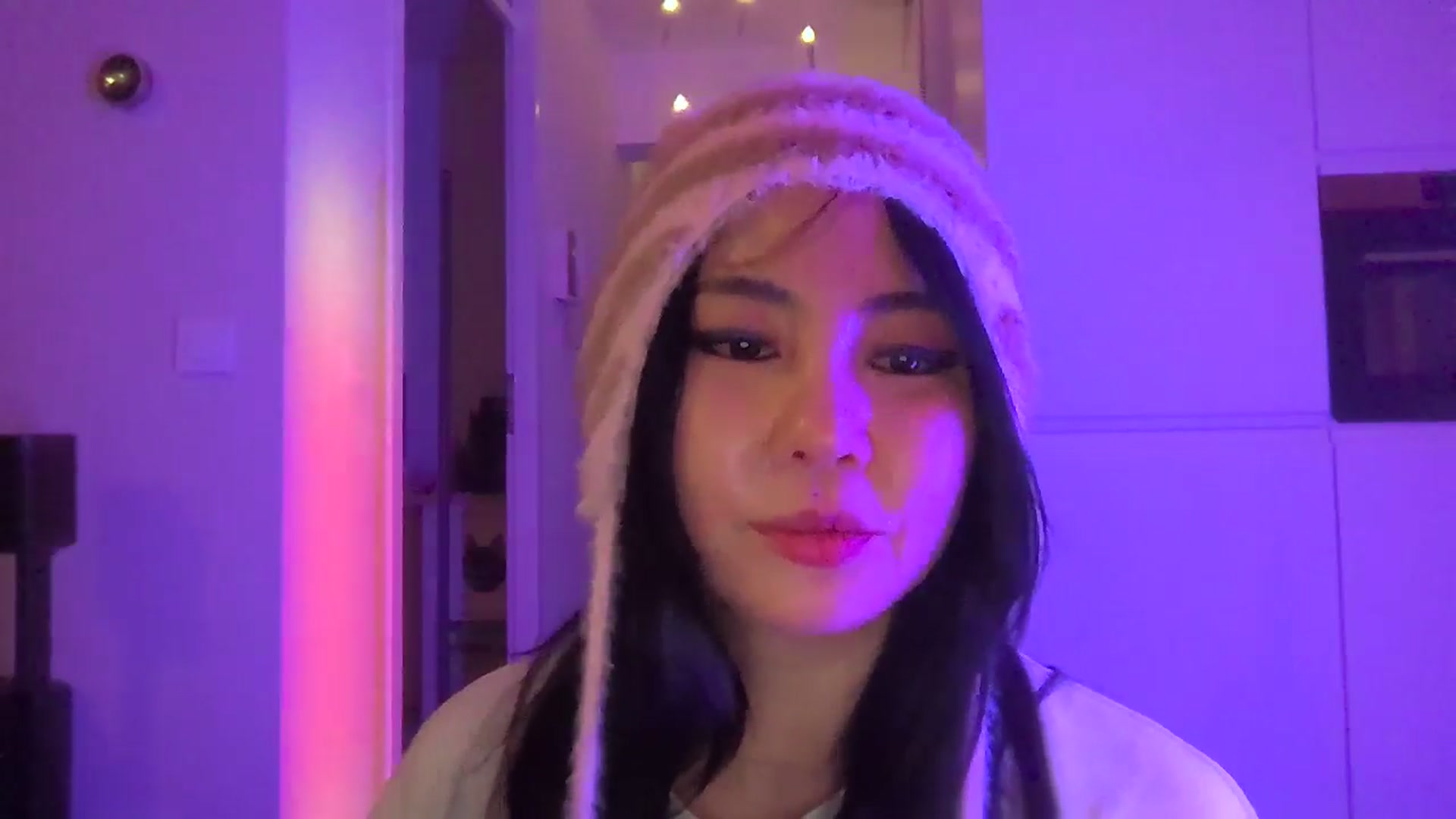 Gallery image thumbnail from EatMyKimchi's myfreecams stream on, 11/09/2024, 18:47 image 10 of 20