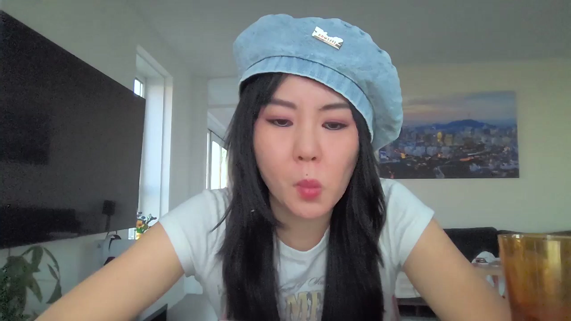 Gallery image thumbnail from EatMyKimchi's myfreecams stream on, 03/16/2025, 18:10 image 17 of 20