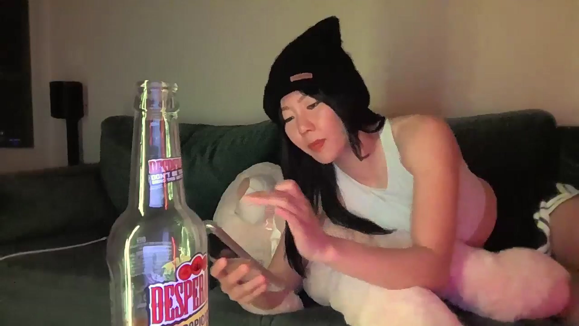 Gallery image thumbnail from EatMyKimchi's myfreecams stream on, 04/14/2025, 01:50 image 10 of 20