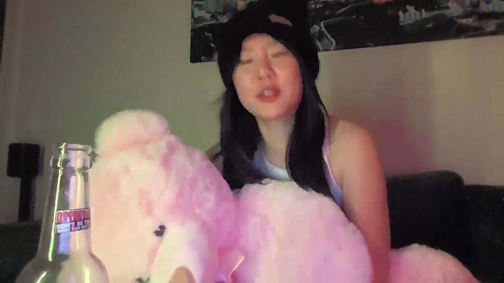 Gallery image thumbnail from EatMyKimchi's myfreecams stream on, 04/14/2025, 01:50 image 11 of 20