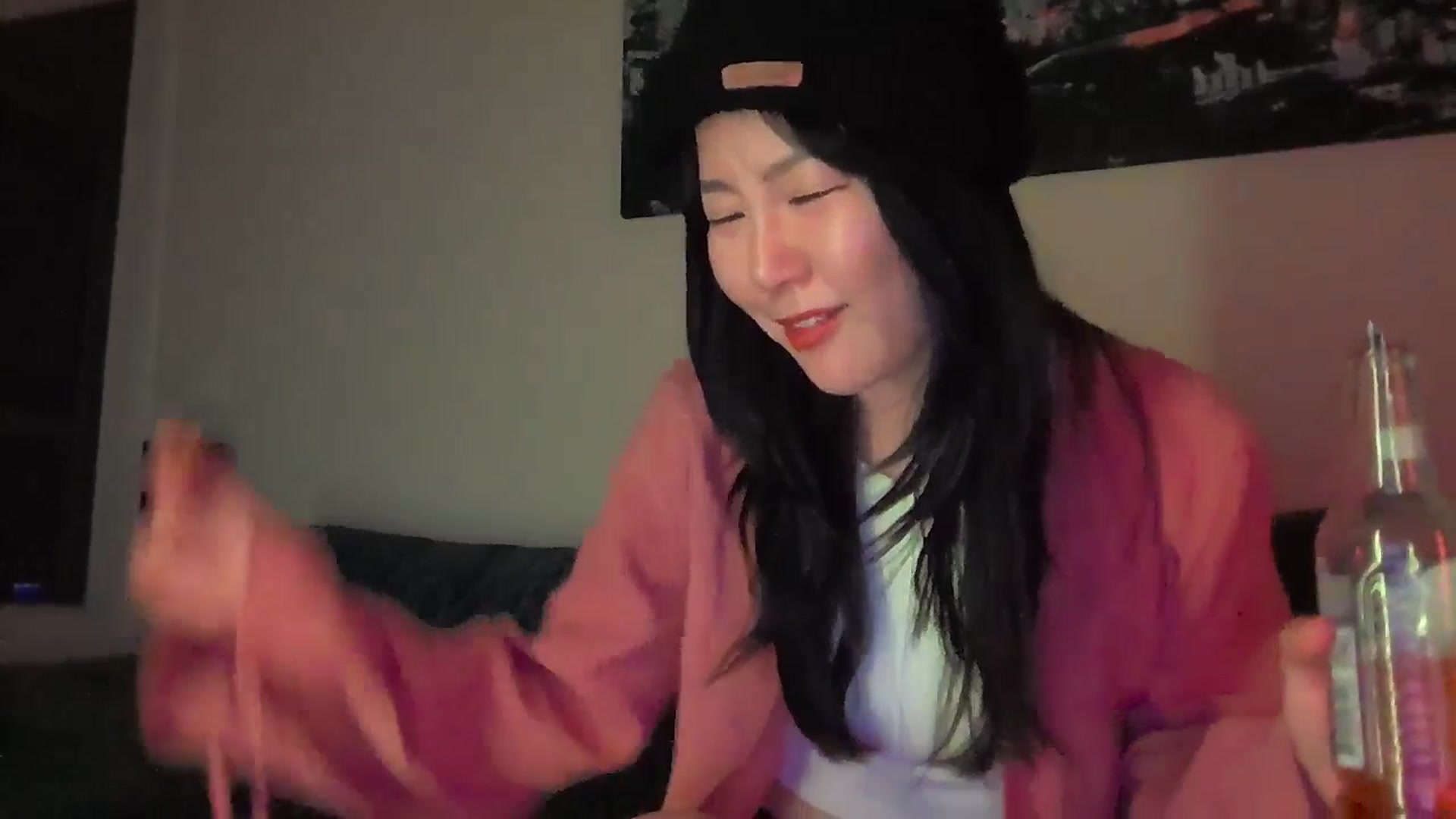 Gallery image thumbnail from EatMyKimchi's myfreecams stream on, 04/14/2025, 01:50 image 8 of 20