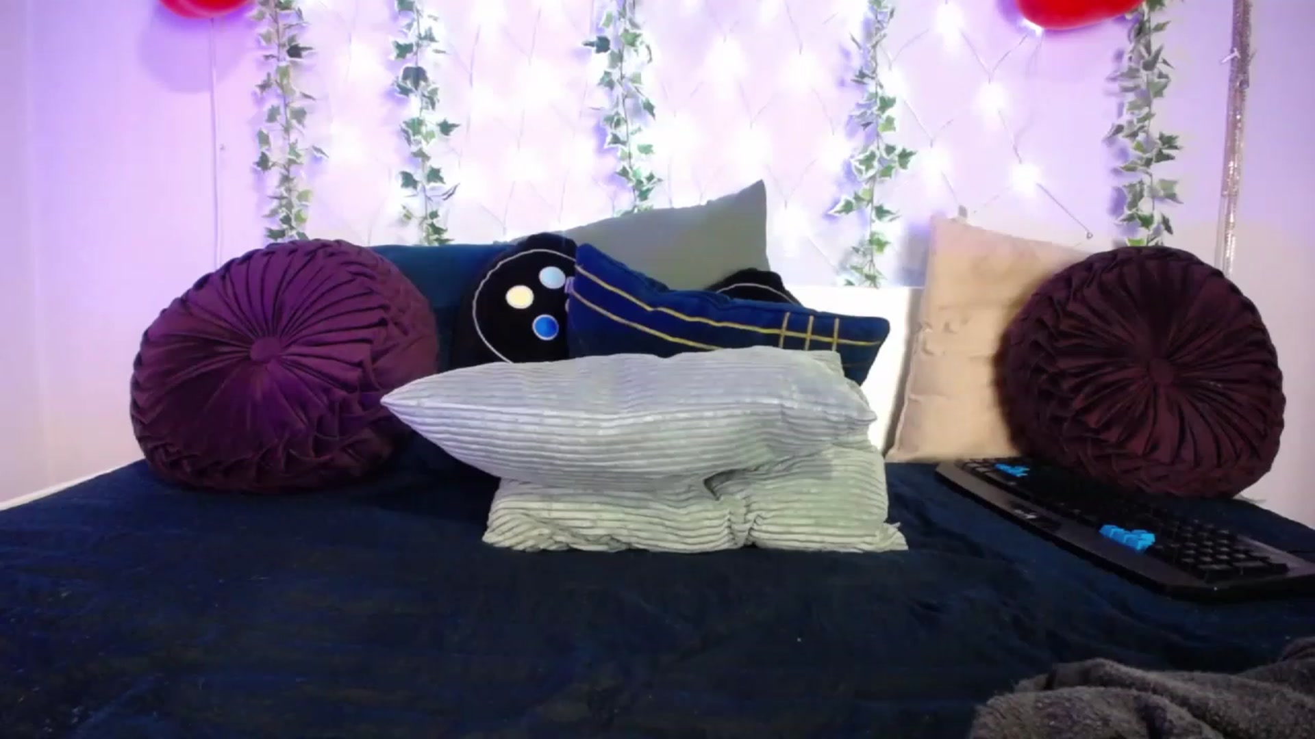 Gallery image thumbnail from EatMyPieDaddy's myfreecams stream on, 02/19/2023, 13:10 image 12 of 20