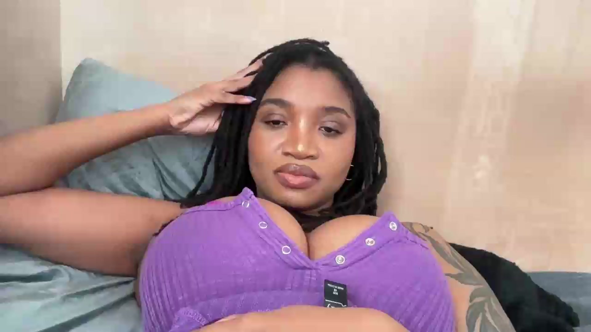 Gallery image thumbnail from EchidnaHeart's myfreecams stream on, 05/26/2026, 16:49 image 1 of 20