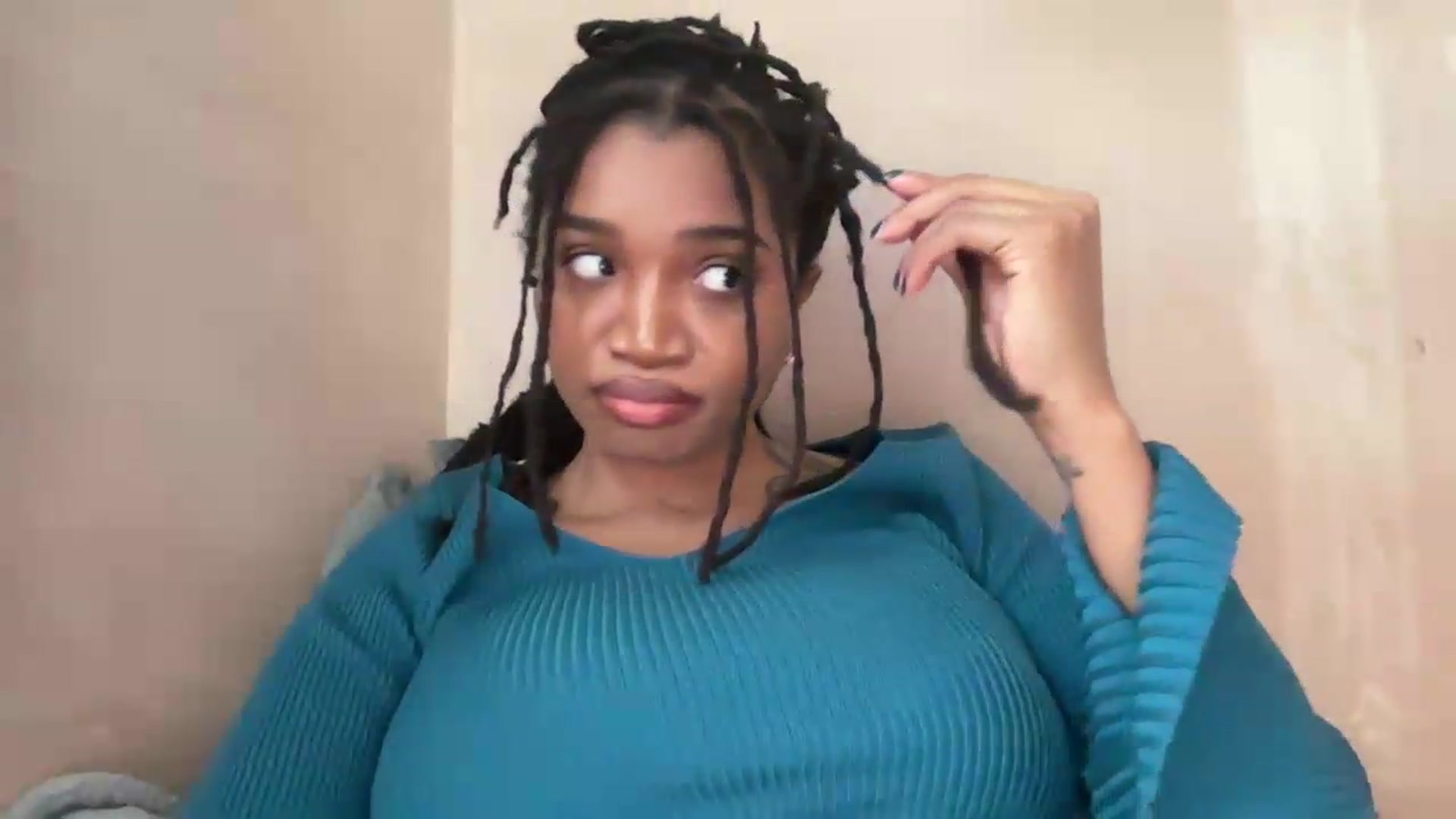 Gallery image thumbnail from EchidnaHeart's myfreecams stream on, 06/04/2026, 17:53 image 13 of 20