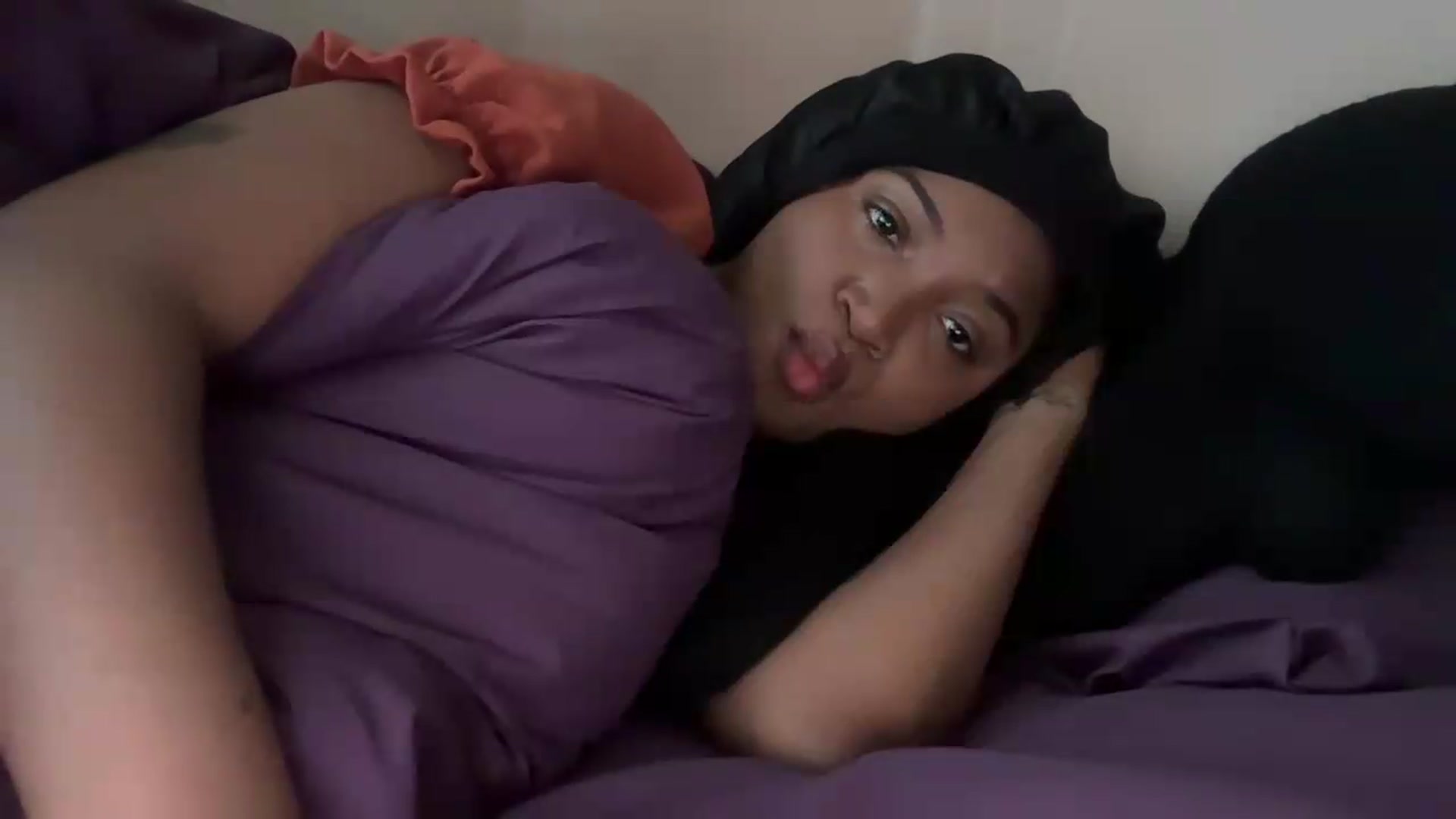 Gallery image thumbnail from EchidnaHeart's myfreecams stream on, 10/05/2026, 16:49 image 9 of 20