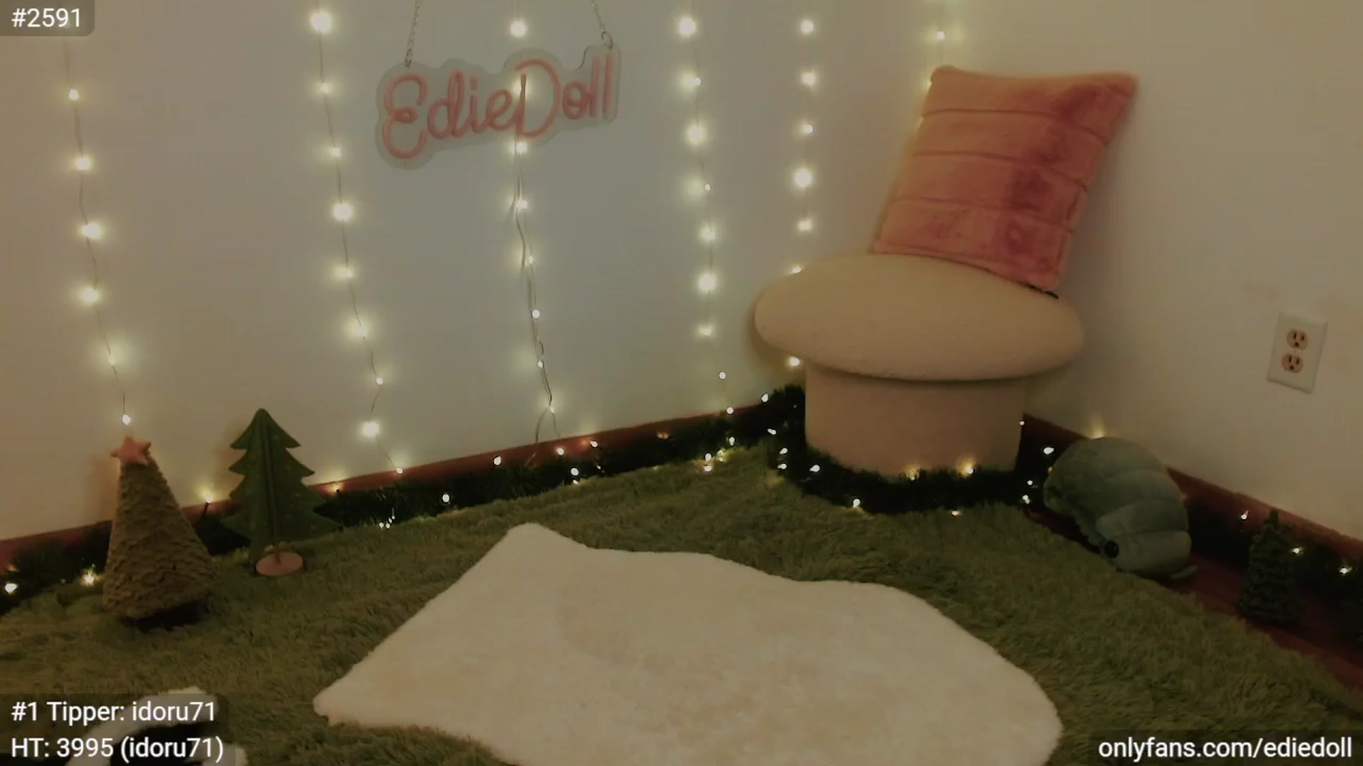 Gallery image thumbnail from EdieDoll's myfreecams stream on, 12/25/2023, 01:44 image 2 of 20