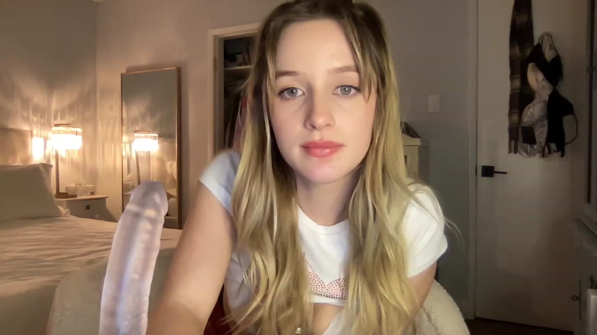 Gallery image thumbnail from EdynFaye's myfreecams stream on, 01/04/2023, 06:16 image 11 of 20