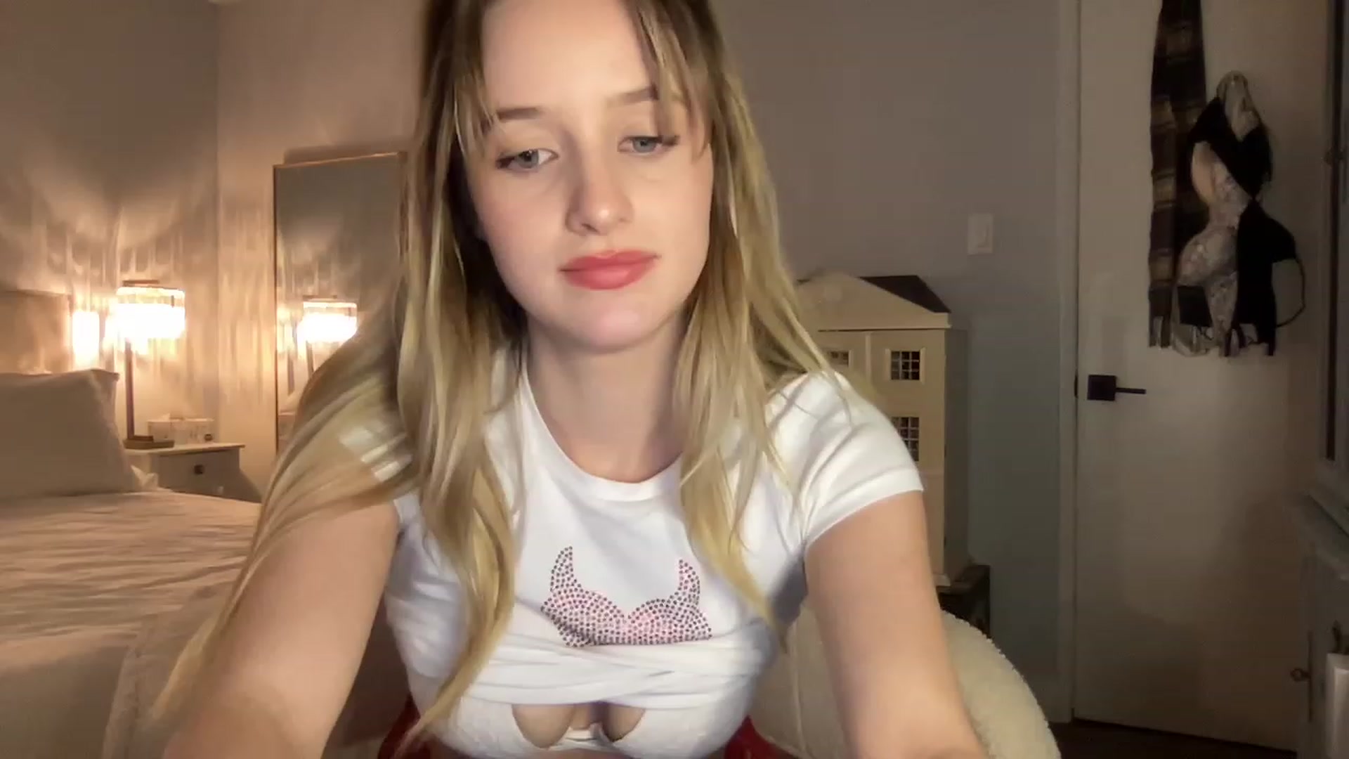 Gallery image thumbnail from EdynFaye's myfreecams stream on, 01/04/2023, 06:16 image 2 of 20