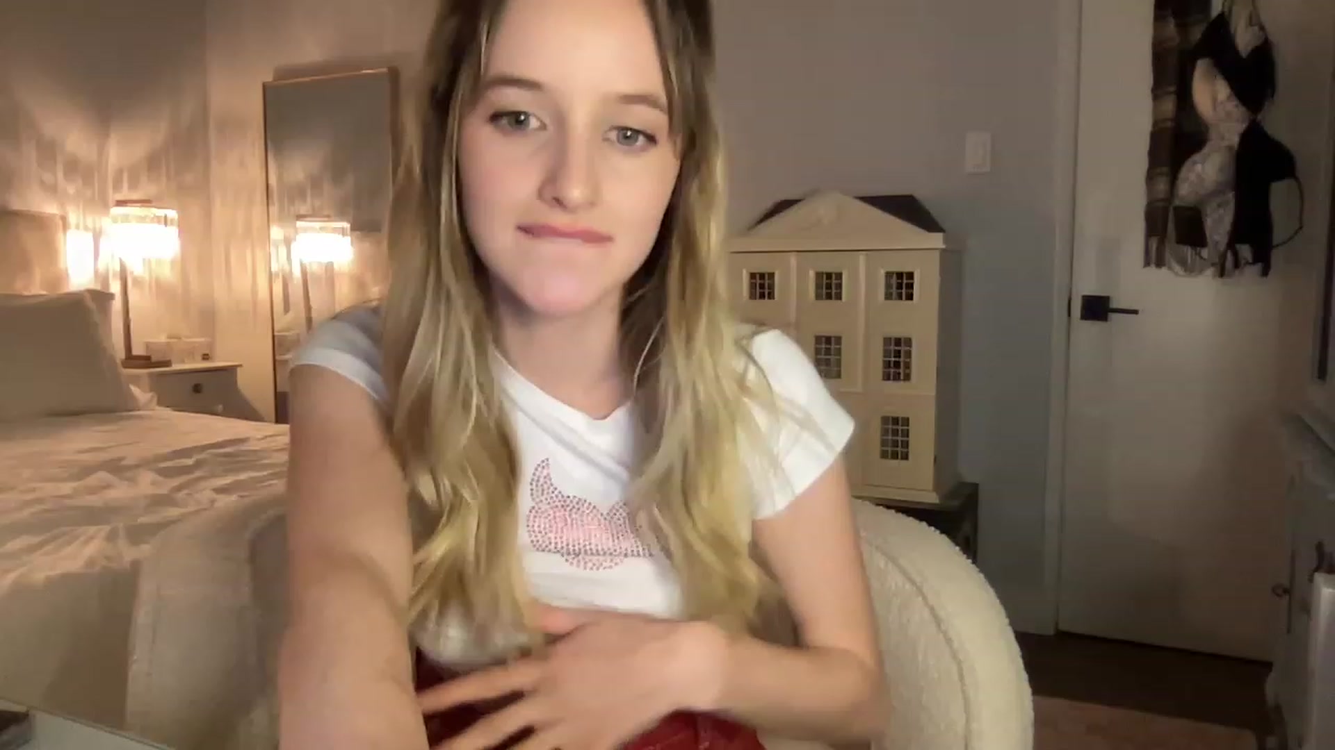 Gallery image thumbnail from EdynFaye's myfreecams stream on, 01/04/2023, 06:35 image 3 of 20