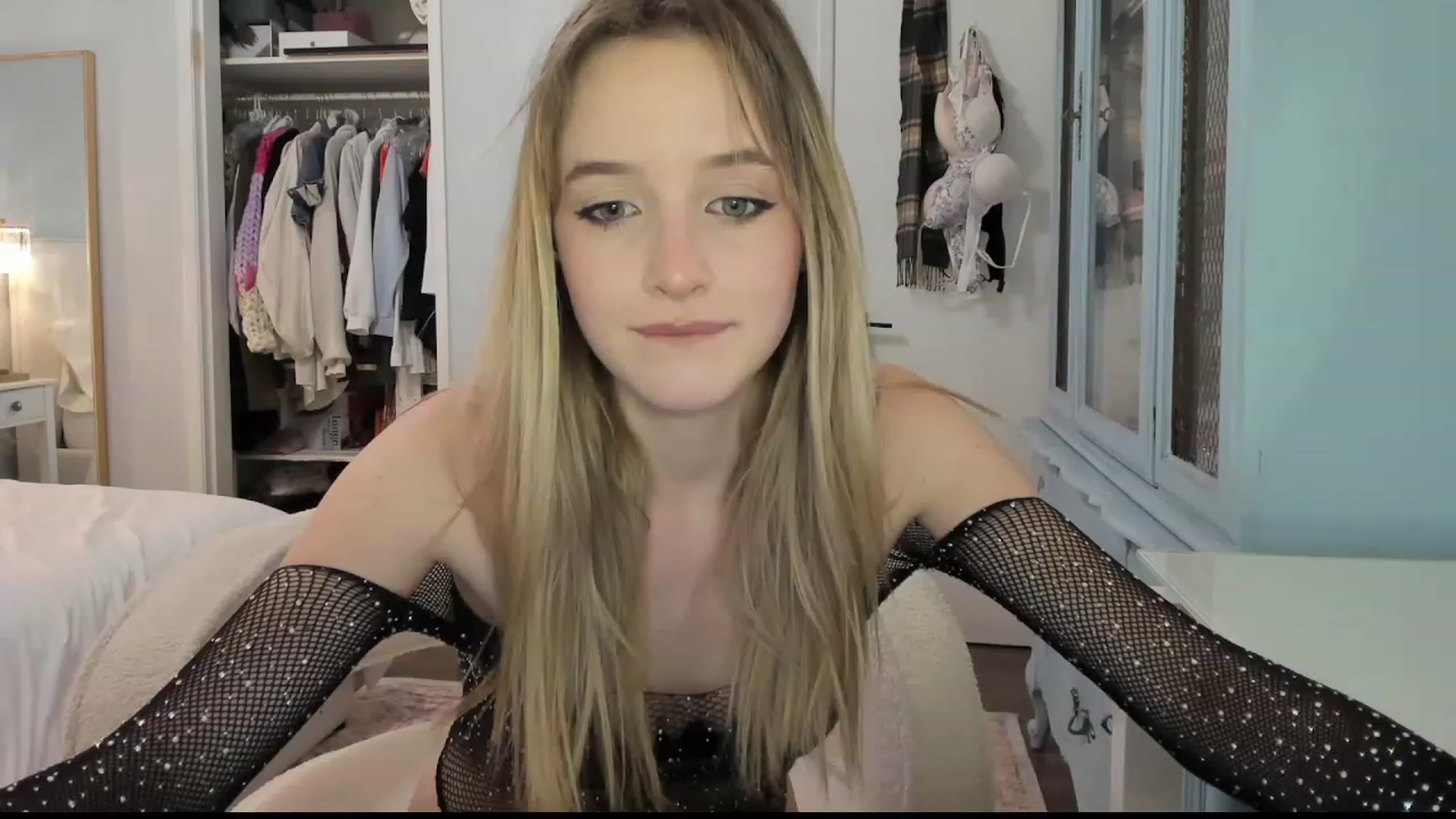 Gallery image thumbnail from EdynFaye's myfreecams stream on, 01/13/2023, 06:31 image 12 of 20