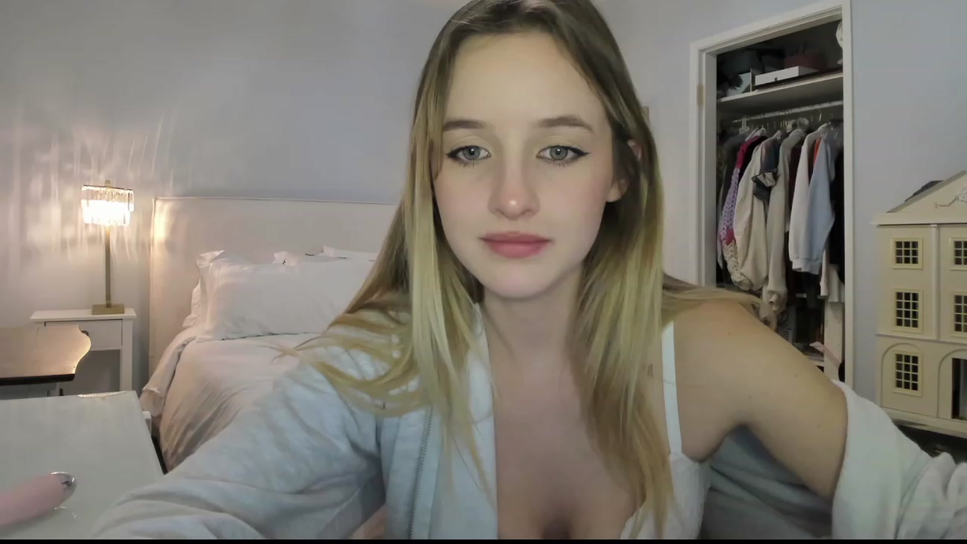Gallery image thumbnail from EdynFaye's myfreecams stream on, 01/15/2023, 06:49 image 1 of 20