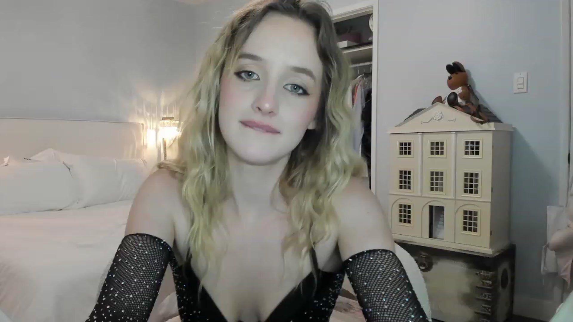 Gallery image thumbnail from EdynFaye's myfreecams stream on, 01/17/2023, 07:50 image 17 of 20