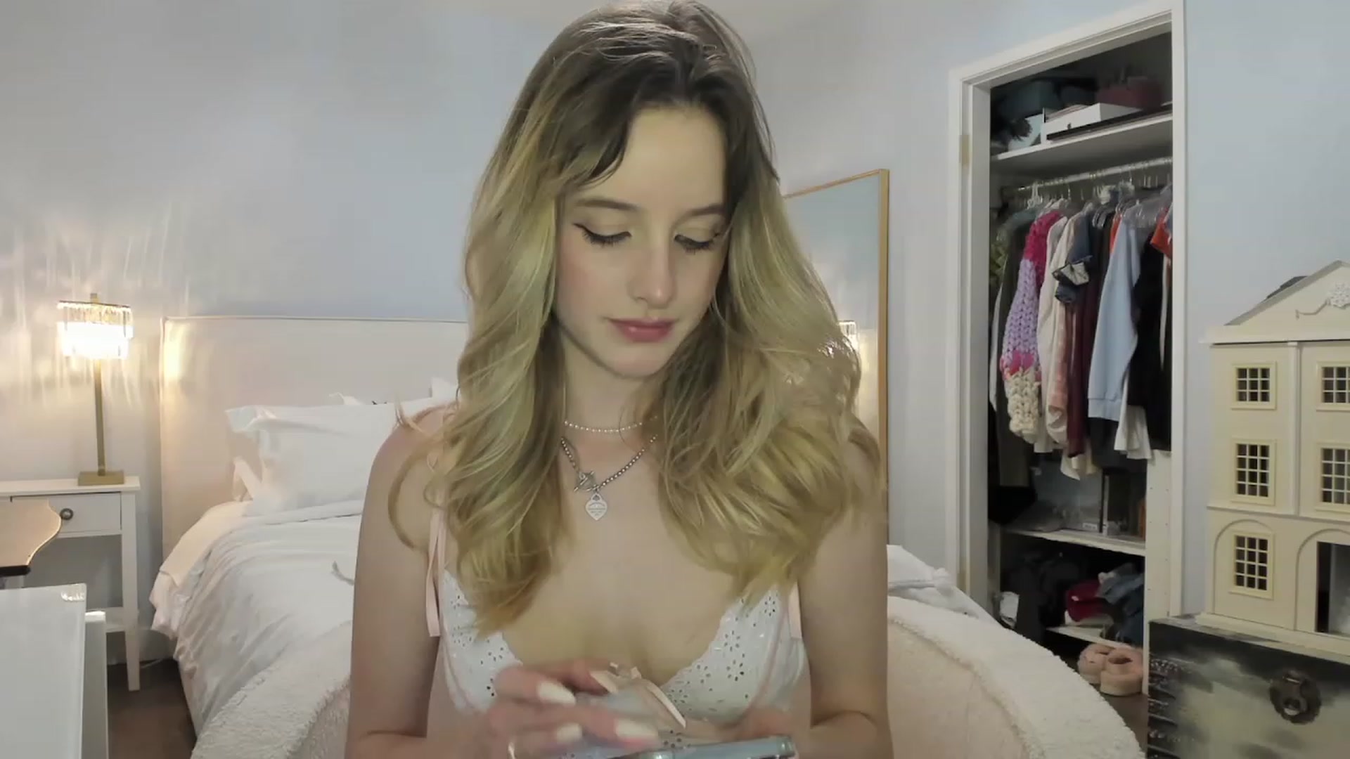 Gallery image thumbnail from EdynFaye's myfreecams stream on, 01/21/2023, 07:17 image 18 of 20