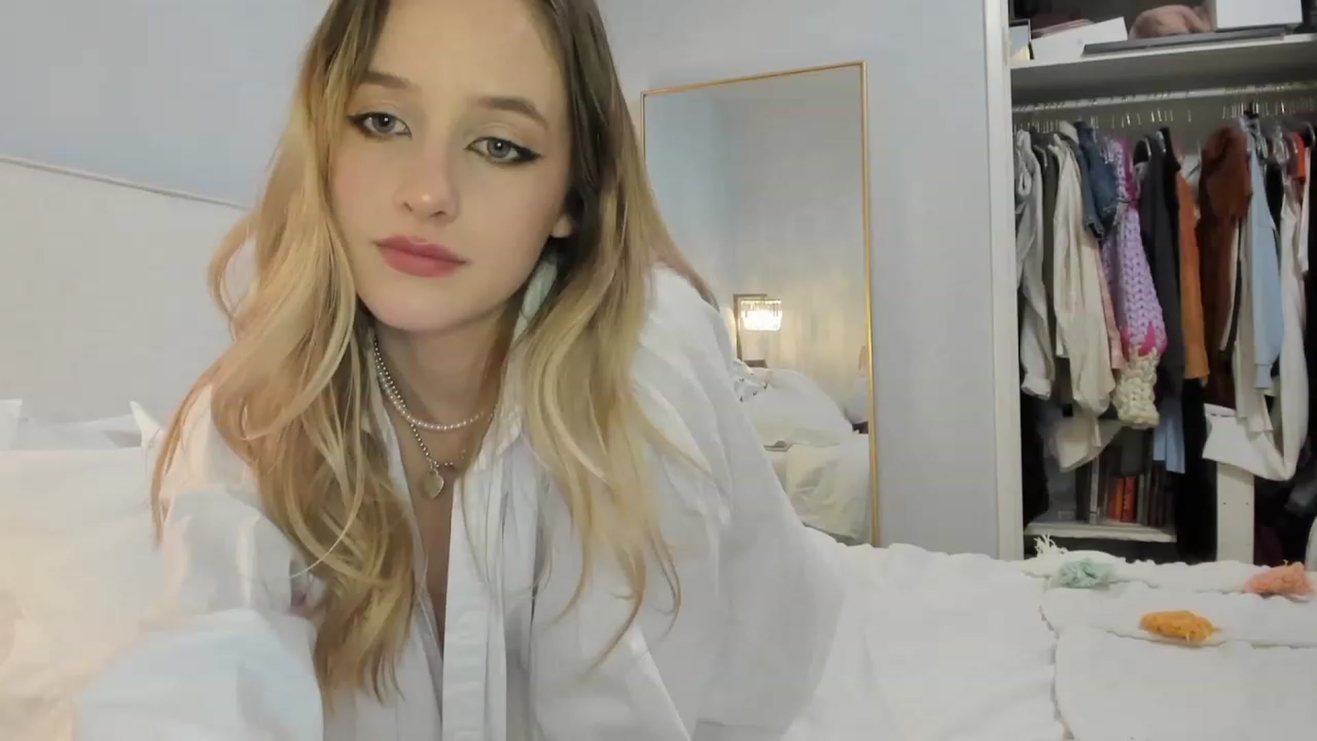 Gallery image thumbnail from EdynFaye's myfreecams stream on, 02/06/2023, 06:38 image 8 of 20