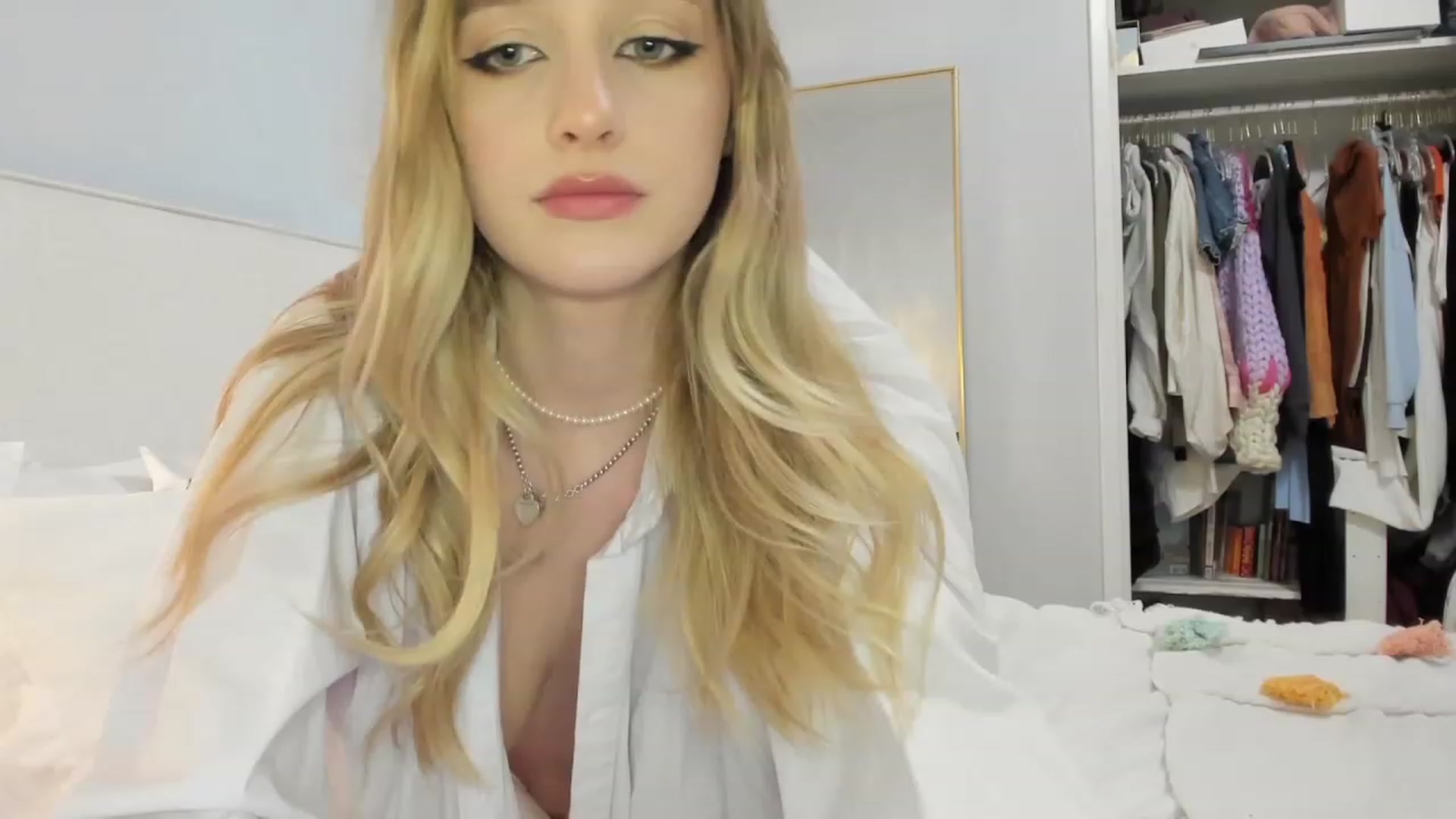 Gallery image thumbnail from EdynFaye's myfreecams stream on, 02/06/2023, 06:38 image 6 of 20