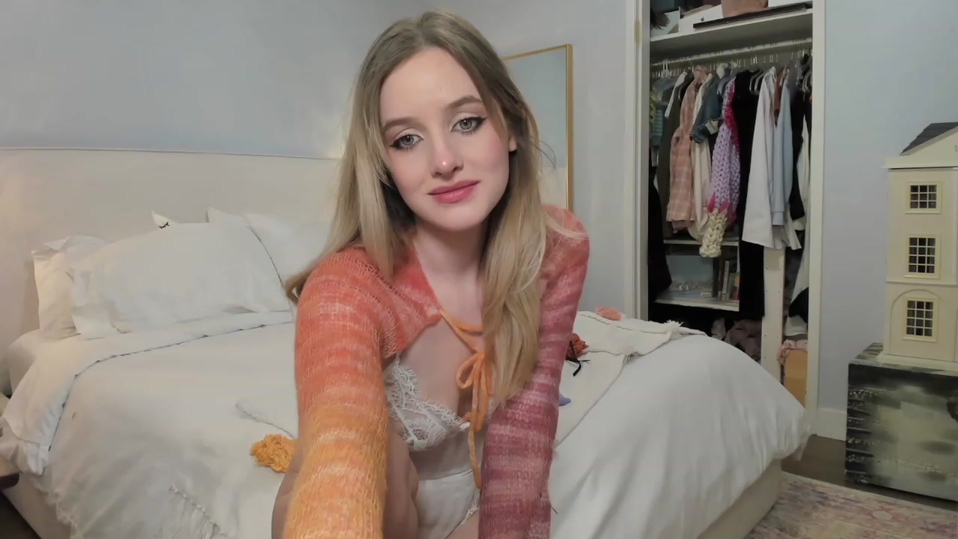 Gallery image thumbnail from EdynFaye's myfreecams stream on, 02/10/2023, 06:24 image 11 of 20