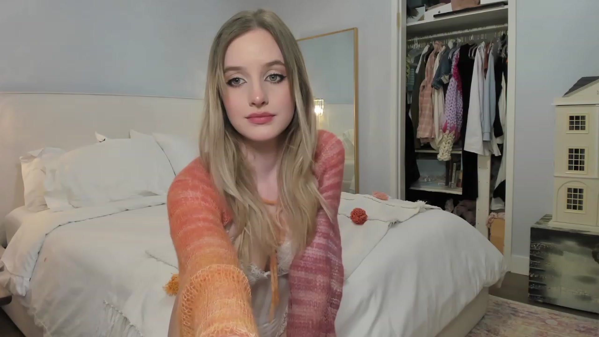 Gallery image thumbnail from EdynFaye's myfreecams stream on, 02/10/2023, 06:24 image 2 of 20