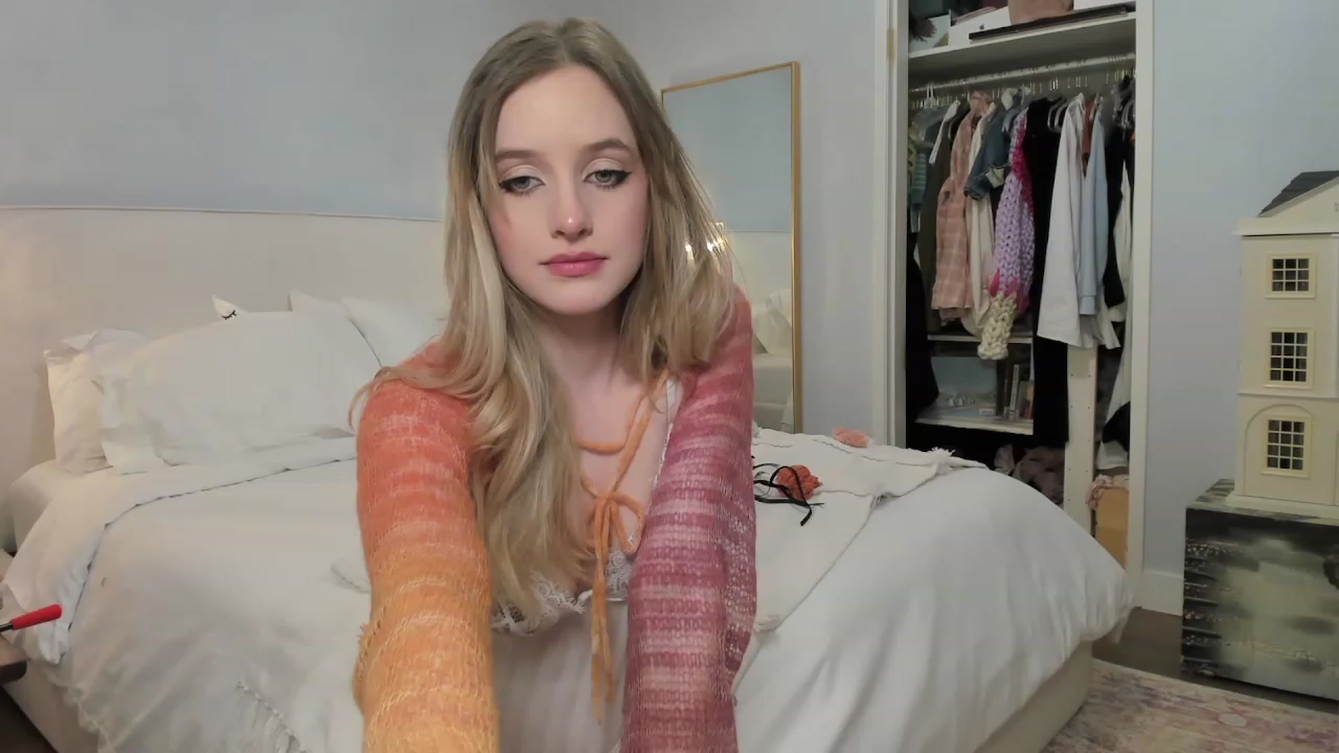 Gallery image thumbnail from EdynFaye's myfreecams stream on, 02/10/2023, 06:24 image 16 of 20