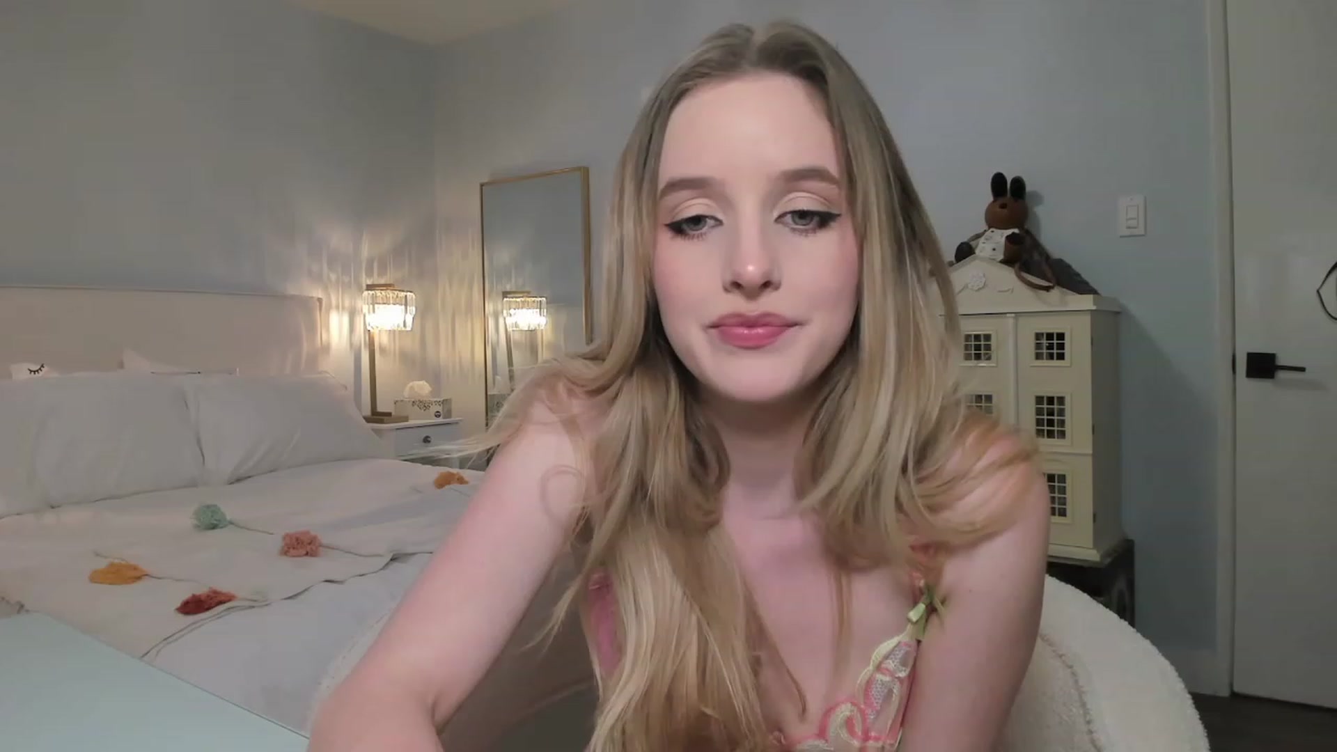 Gallery image thumbnail from EdynFaye's myfreecams stream on, 02/11/2023, 06:48 image 8 of 20