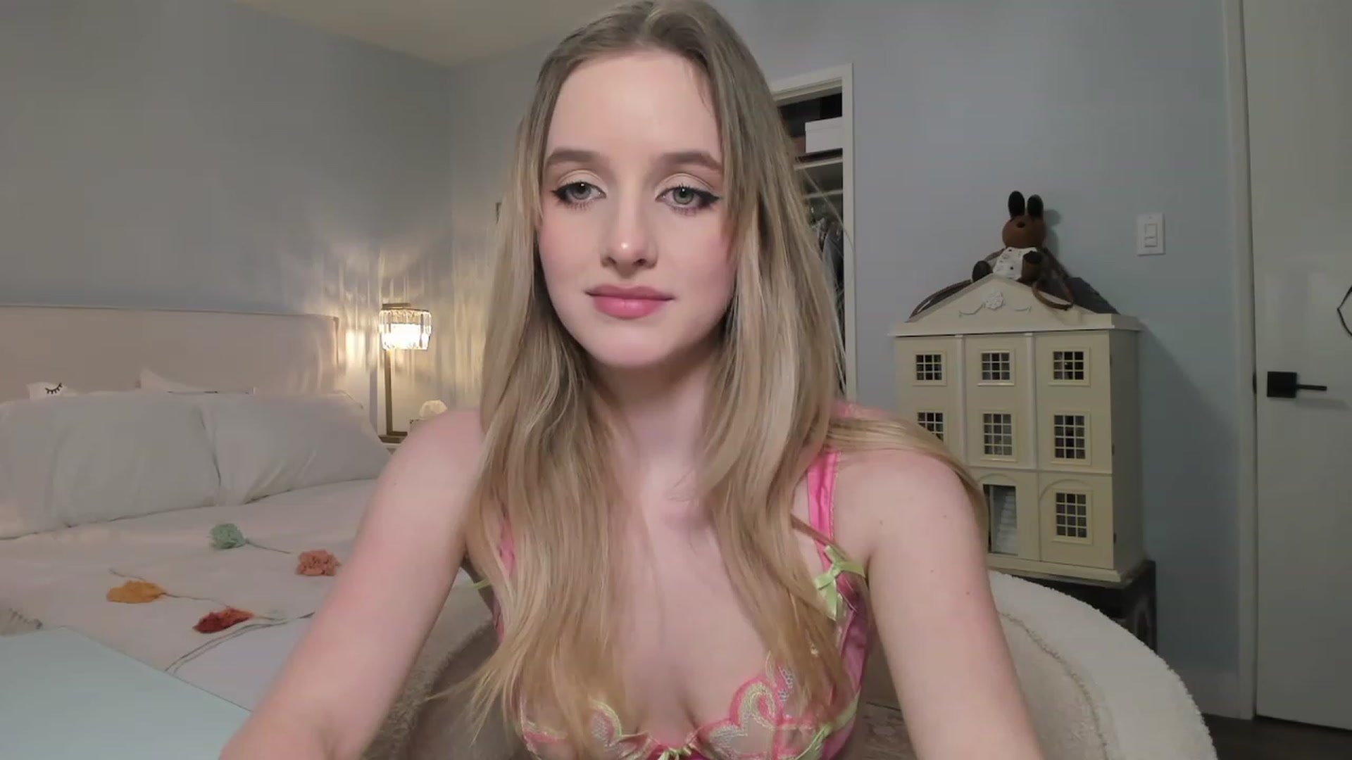 Gallery image thumbnail from EdynFaye's myfreecams stream on, 02/11/2023, 06:48 image 18 of 20