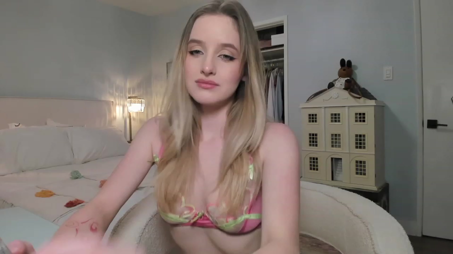 Gallery image thumbnail from EdynFaye's myfreecams stream on, 02/11/2023, 06:48 image 9 of 20