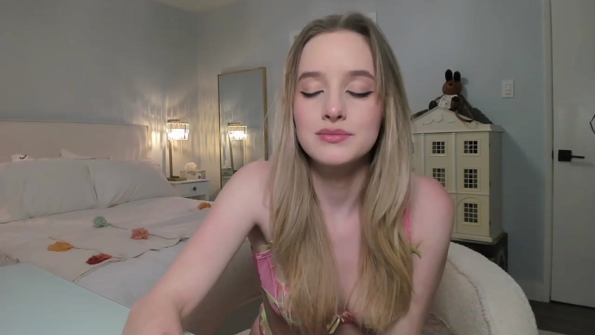 Gallery image thumbnail from EdynFaye's myfreecams stream on, 02/11/2023, 06:48 image 10 of 20