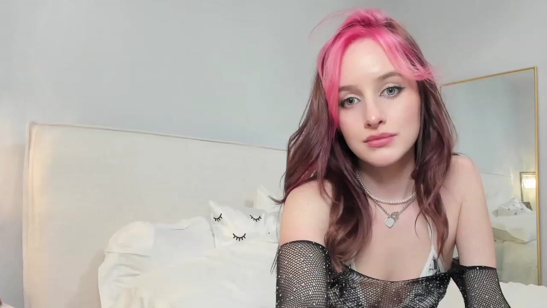 Gallery image thumbnail from EdynFaye's myfreecams stream on, 02/18/2023, 05:37 image 1 of 20
