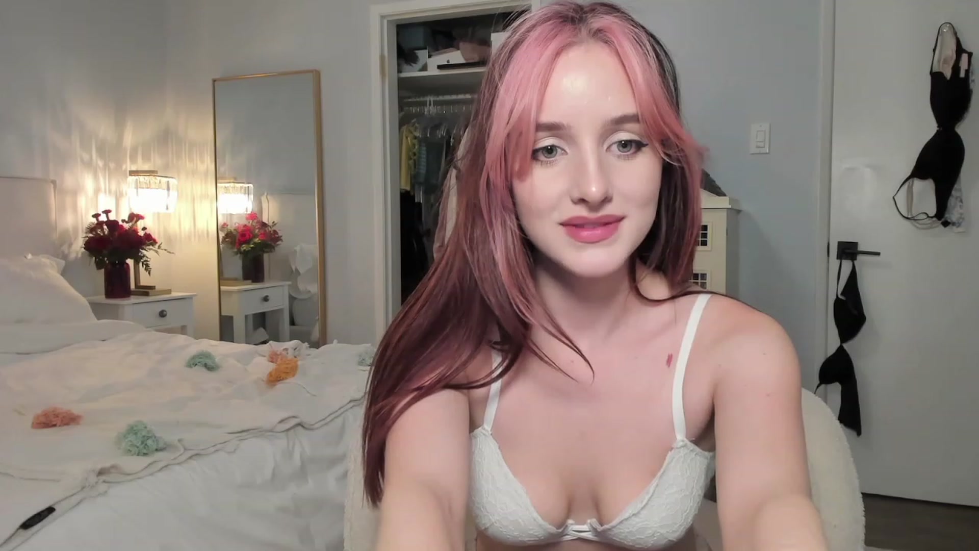 Gallery image thumbnail from EdynFaye's myfreecams stream on, 03/08/2023, 05:07 image 15 of 20