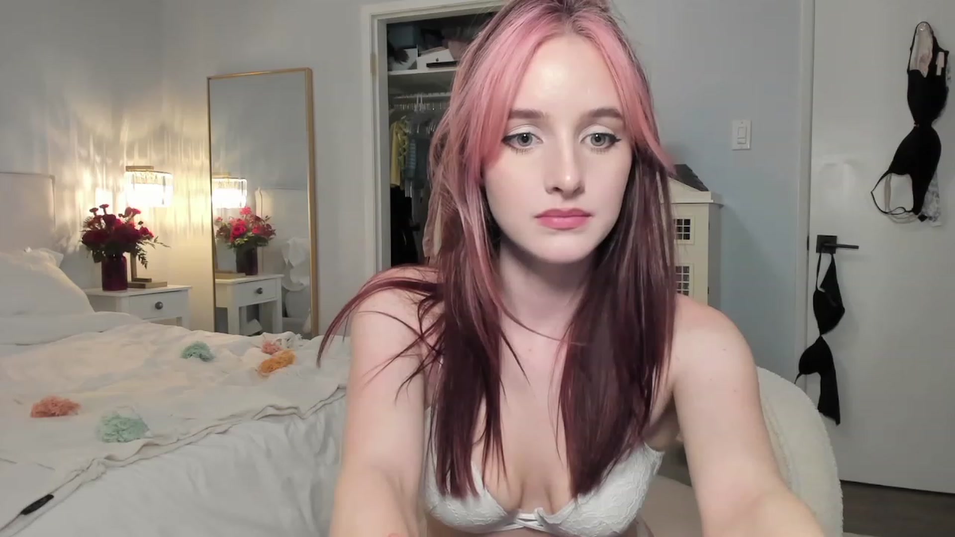 Gallery image thumbnail from EdynFaye's myfreecams stream on, 03/08/2023, 05:07 image 16 of 20