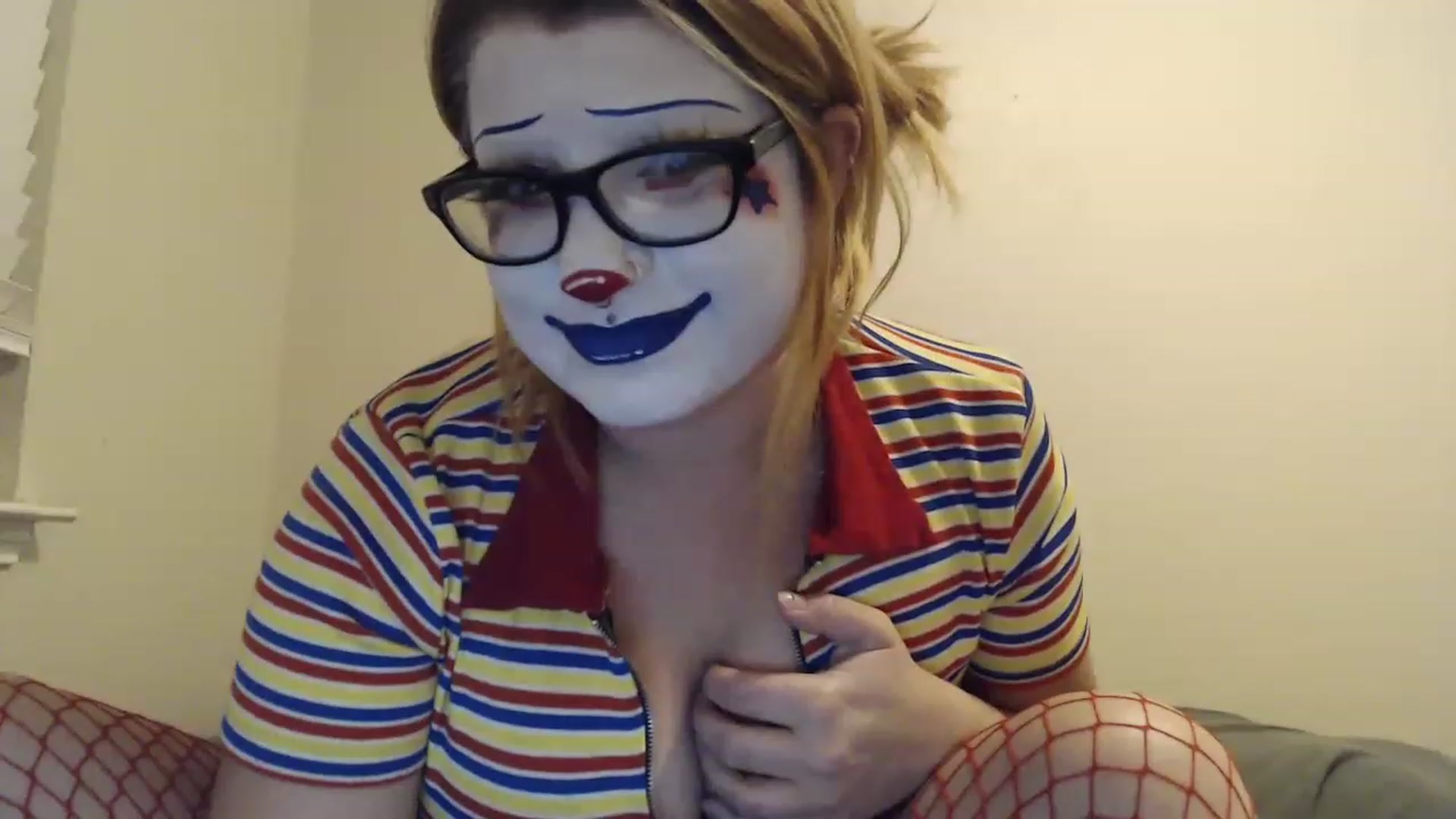 Gallery image thumbnail from Eerietheclown's myfreecams stream on, 11/15/2022, 05:56 image 7 of 20