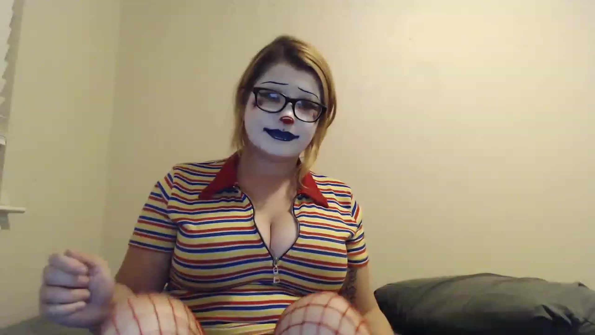 Gallery image thumbnail from Eerietheclown's myfreecams stream on, 11/15/2022, 05:56 image 5 of 20