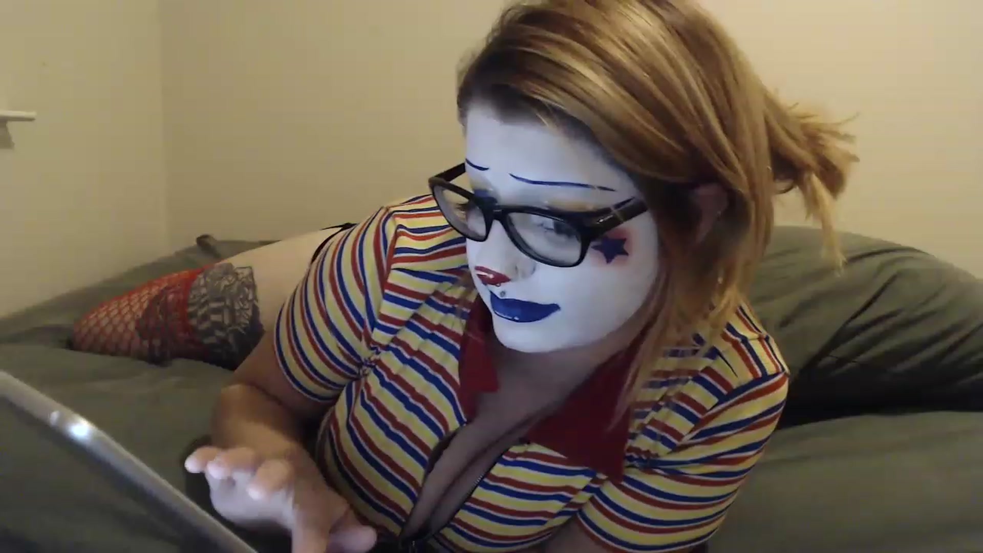 Gallery image thumbnail from Eerietheclown's myfreecams stream on, 11/15/2022, 05:56 image 9 of 20