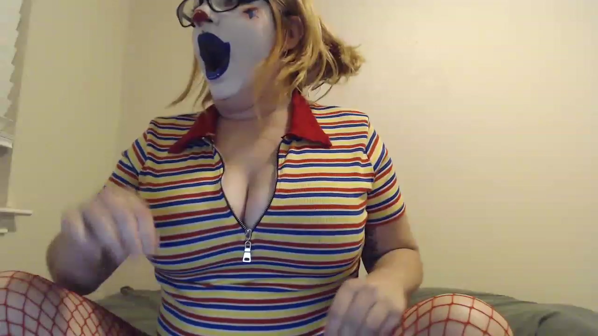 Gallery image thumbnail from Eerietheclown's myfreecams stream on, 11/15/2022, 05:56 image 6 of 20