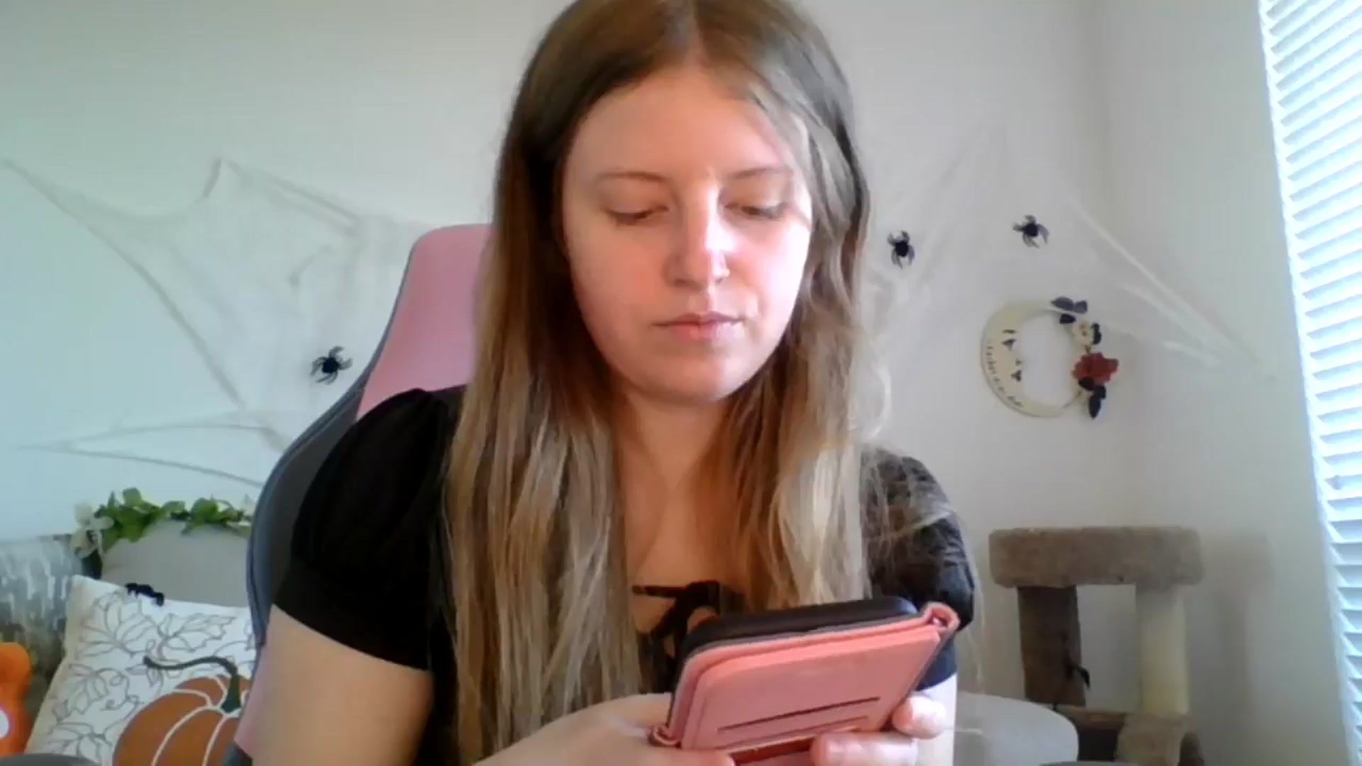 Gallery image thumbnail from Effie's myfreecams stream on, 10/28/2025, 24:01 image 7 of 20