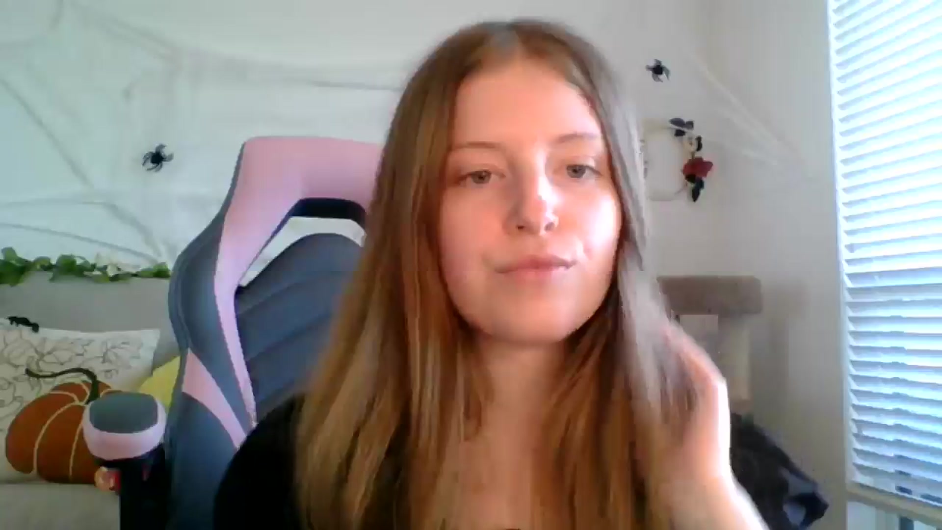 Gallery image thumbnail from Effie's myfreecams stream on, 10/28/2025, 24:01 image 19 of 20