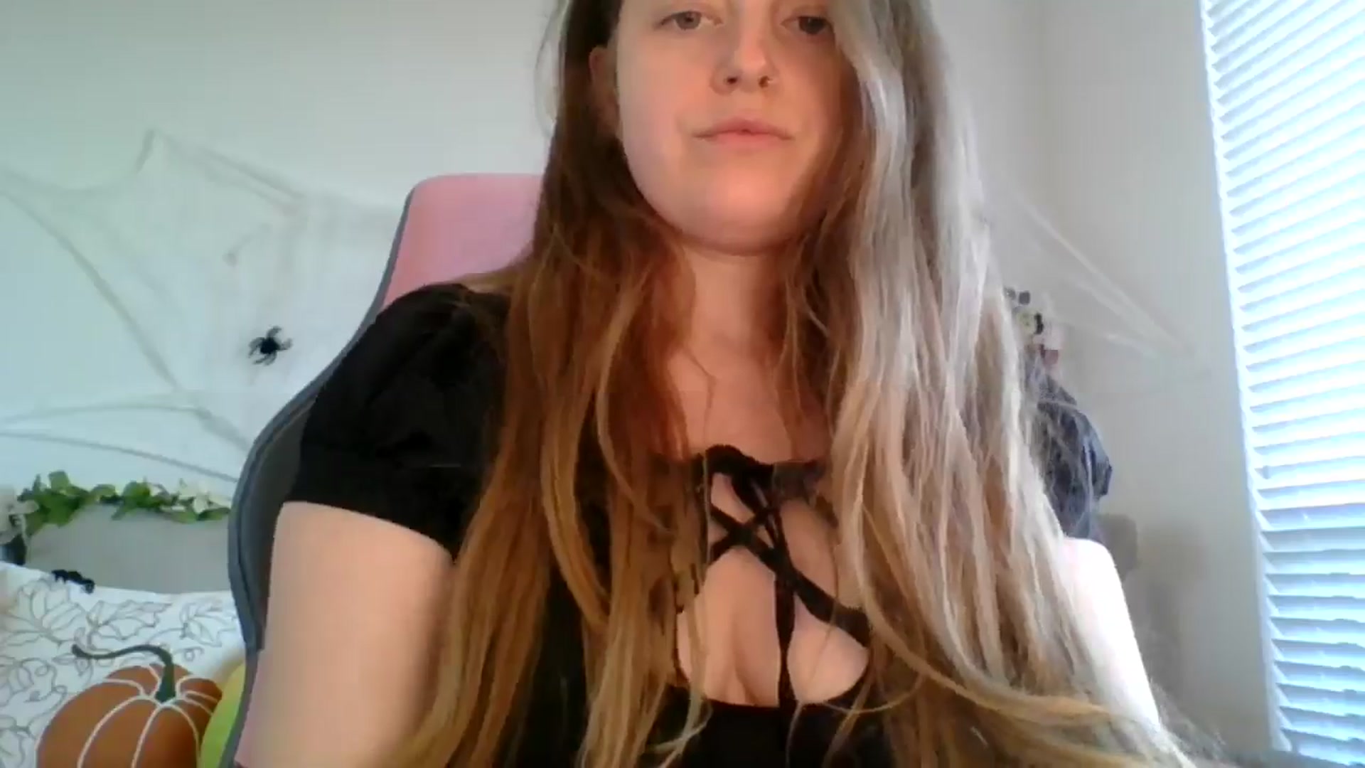 Gallery image thumbnail from Effie's myfreecams stream on, 10/28/2025, 24:01 image 18 of 20