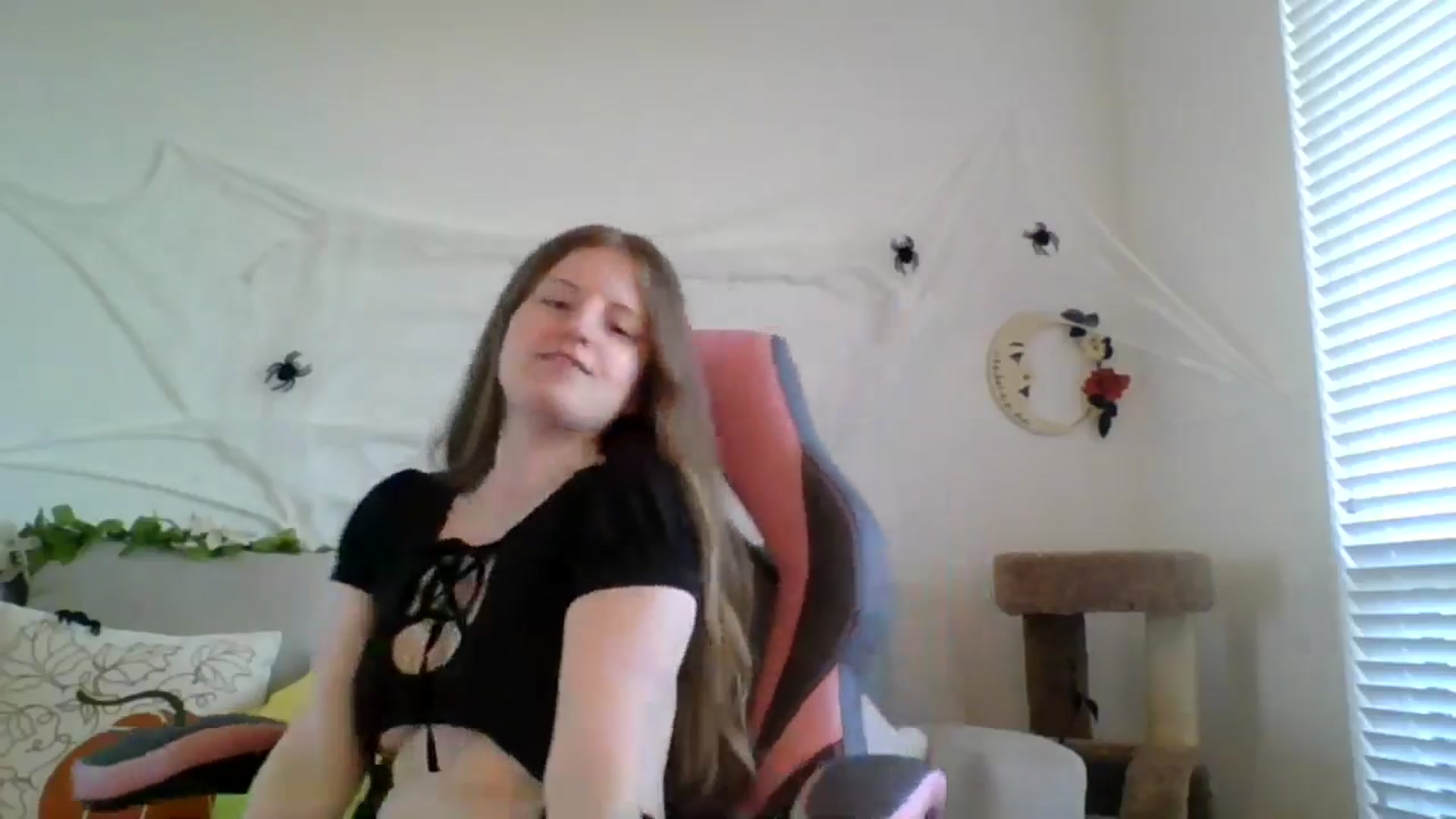 Gallery image thumbnail from Effie's myfreecams stream on, 10/28/2025, 24:01 image 17 of 20