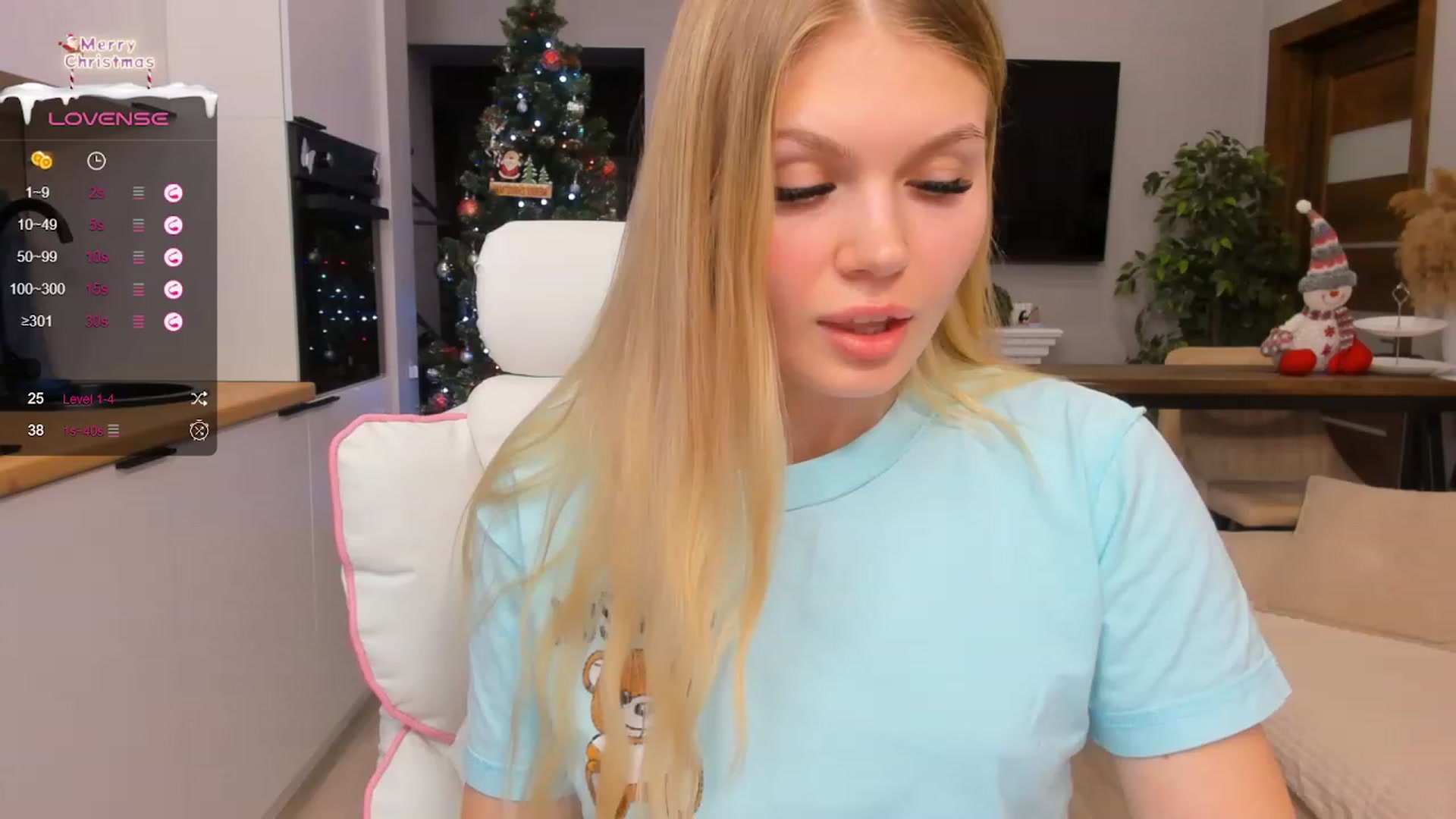 Gallery image thumbnail from Effie_Cute's myfreecams stream on, 12/14/2023, 13:23 image 18 of 20