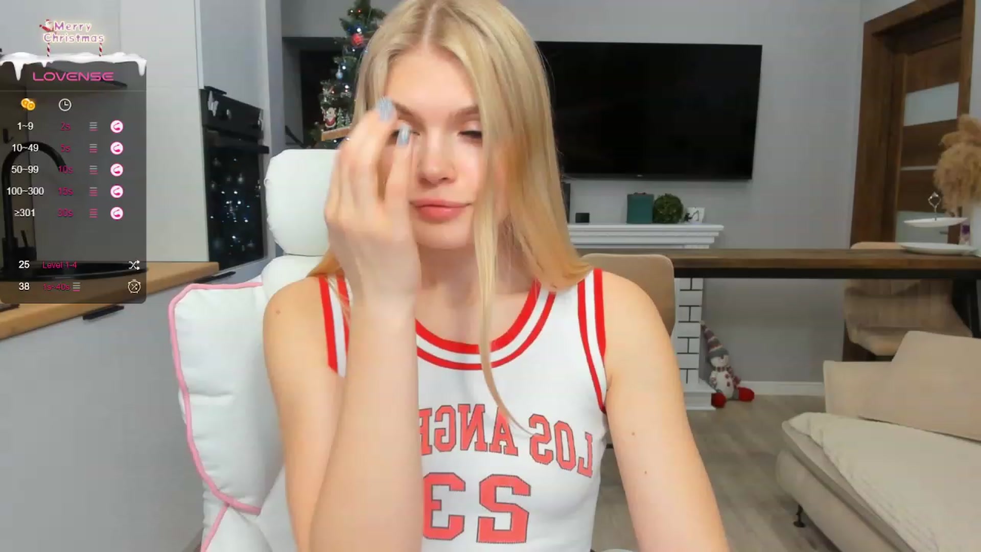 Gallery image thumbnail from Effie_Cute's myfreecams stream on, 01/06/2024, 15:17 image 18 of 20