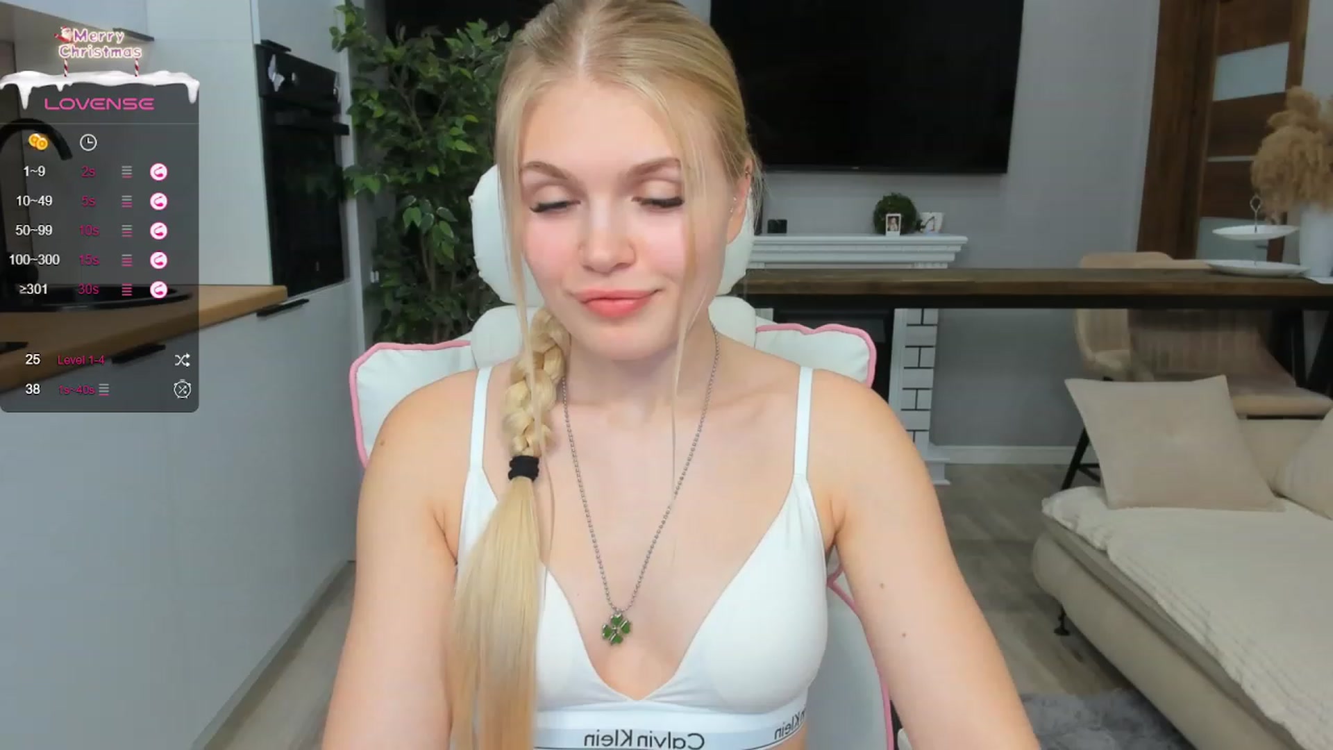 Gallery image thumbnail from Effie_Cute's myfreecams stream on, 01/15/2024, 14:21 image 13 of 20