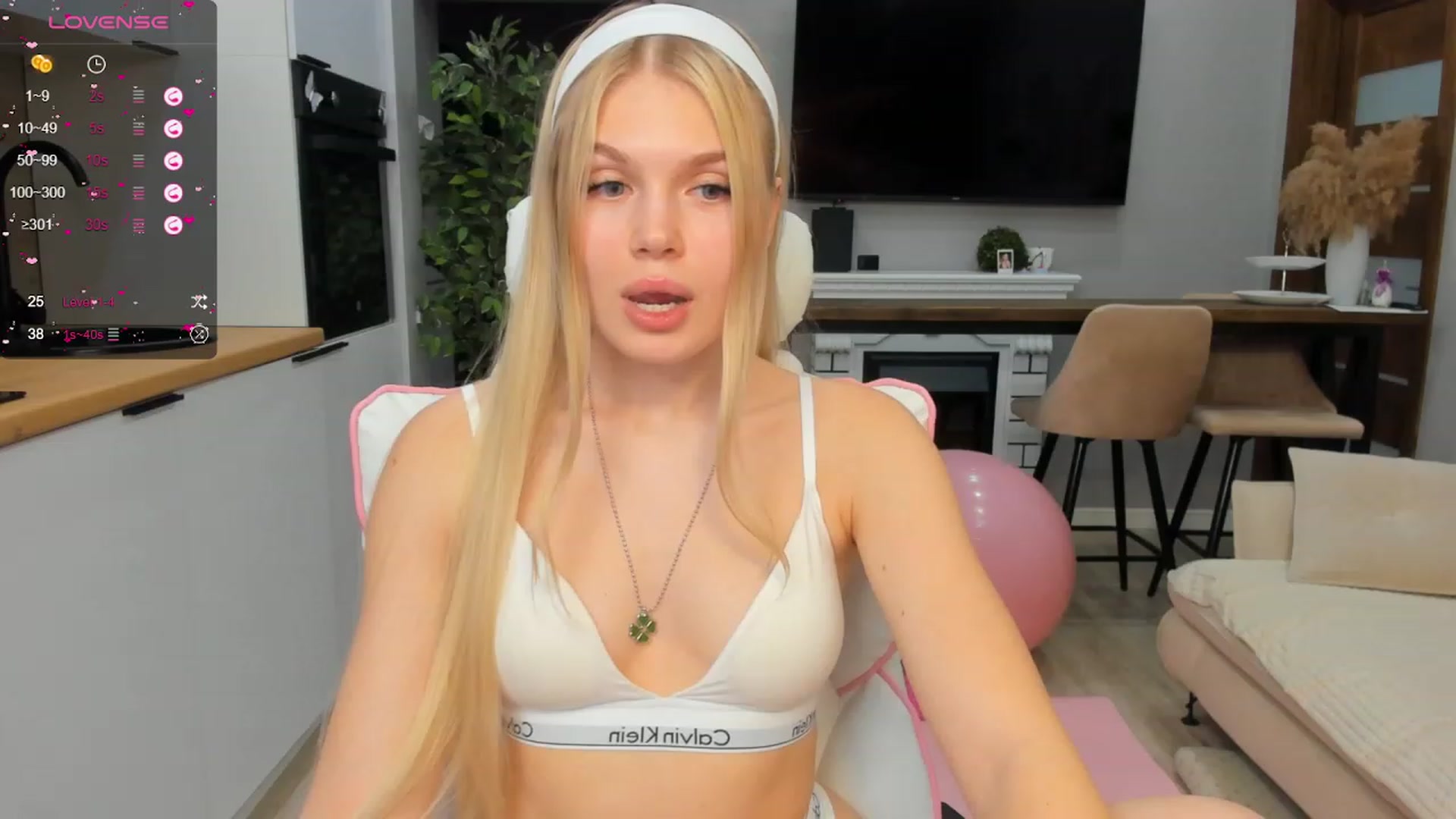Gallery image thumbnail from Effie_Cute's myfreecams stream on, 01/18/2024, 14:12 image 9 of 20