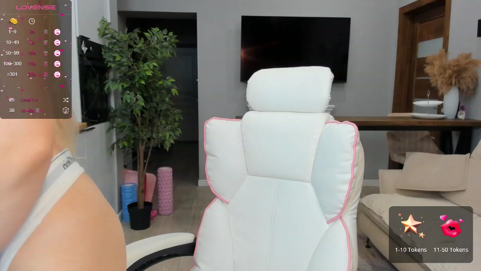 Gallery image thumbnail from Effie_Cute's myfreecams stream on, 01/25/2024, 16:44 image 2 of 20