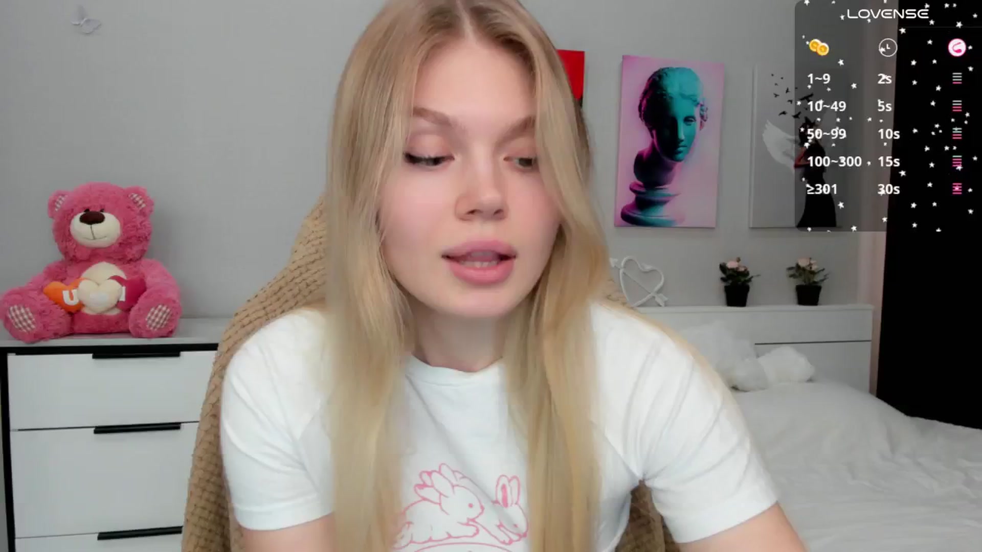 Gallery image thumbnail from Effie_Cute's myfreecams stream on, 11/22/2024, 09:56 image 10 of 20