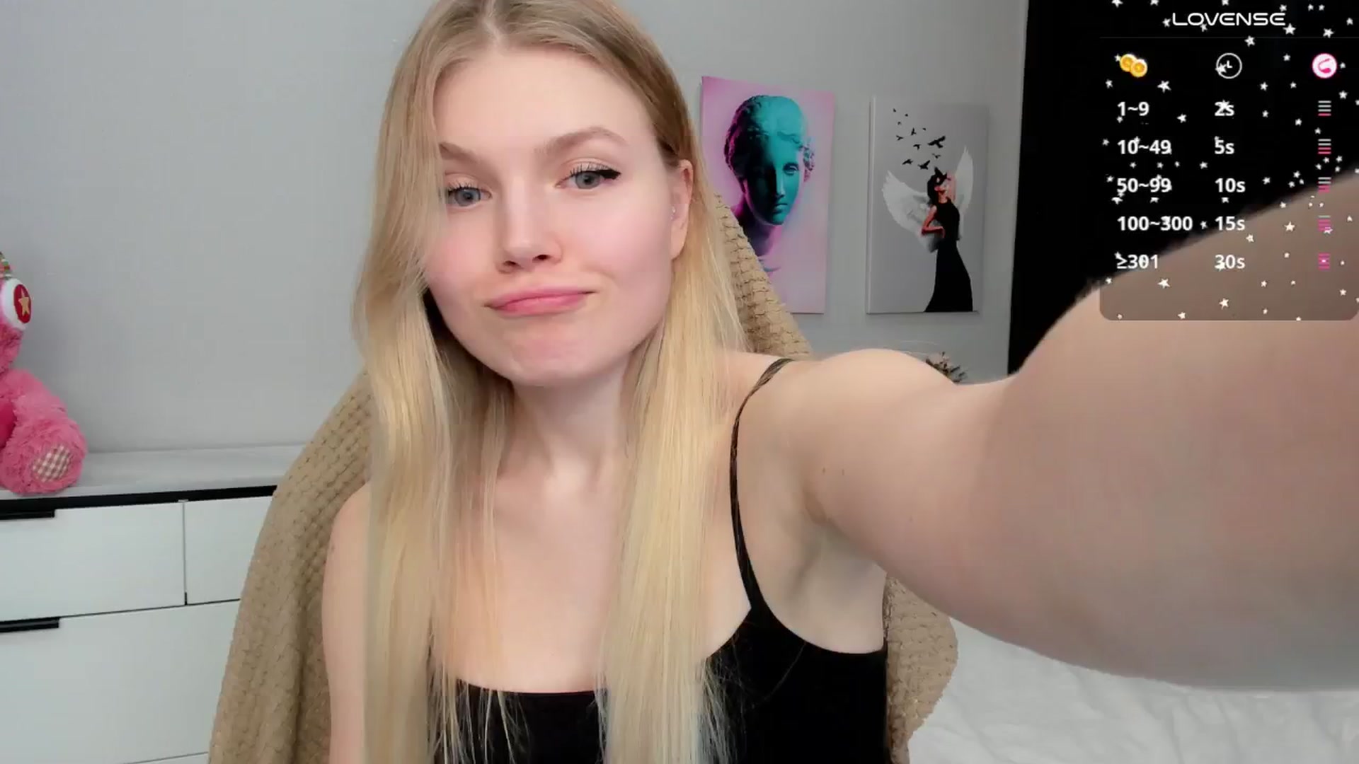 Gallery image thumbnail from Effie_Cute's myfreecams stream on, 12/02/2024, 09:06 image 16 of 20