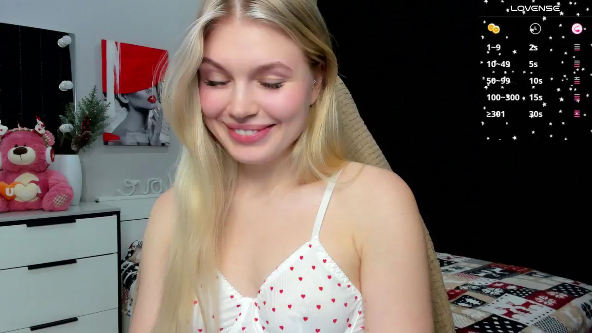 Gallery image thumbnail from Effie_Cute's myfreecams stream on, 01/06/2025, 16:21 image 13 of 20