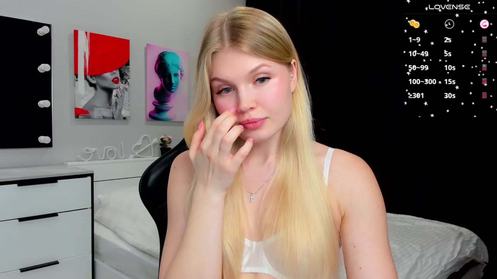 Gallery image thumbnail from Effie_Cute's myfreecams stream on, 04/28/2025, 16:01 image 2 of 20