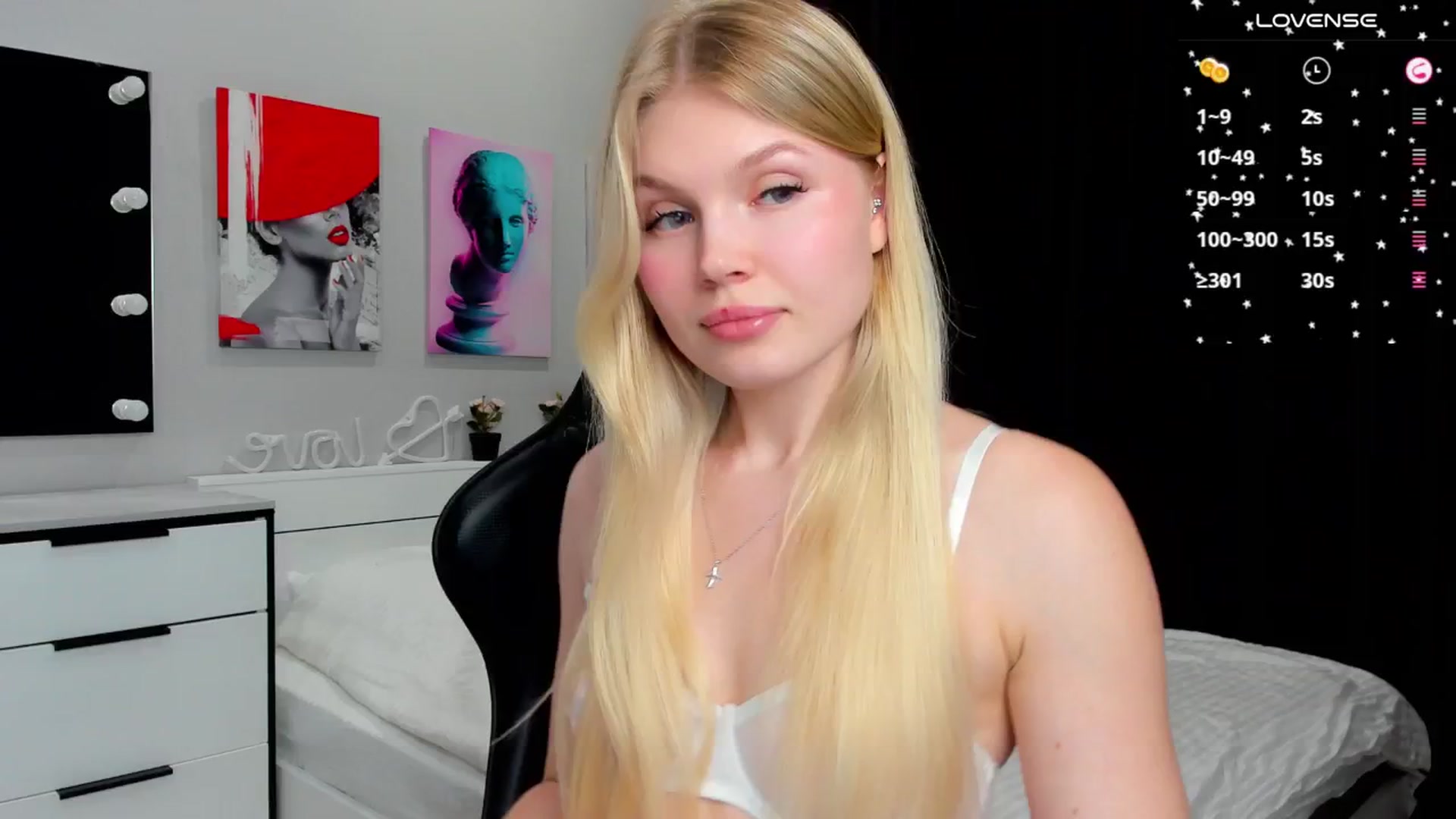 Gallery image thumbnail from Effie_Cute's myfreecams stream on, 04/28/2025, 16:01 image 4 of 20