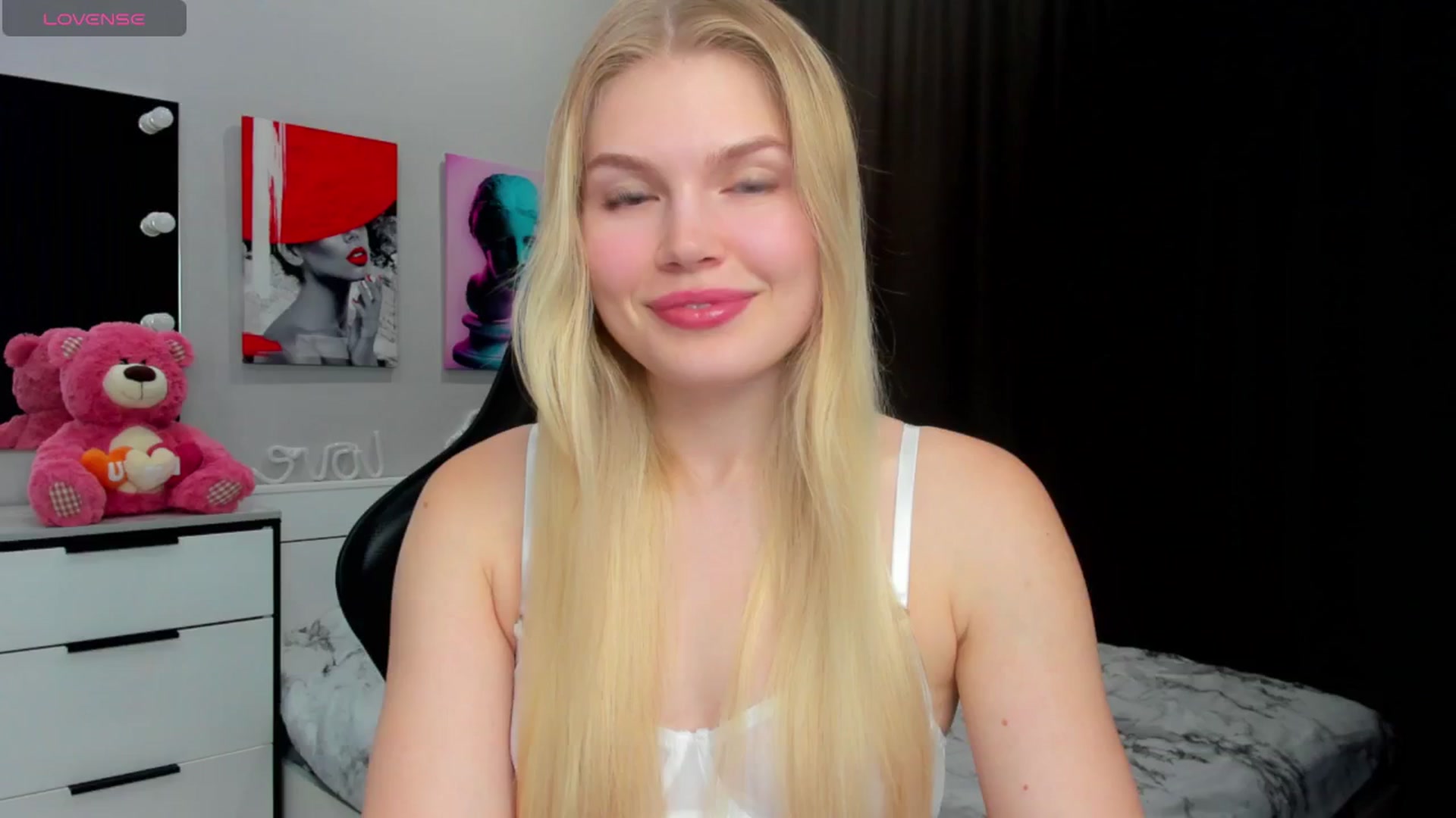 Gallery image thumbnail from Effie_Cute's myfreecams stream on, 05/28/2025, 16:48 image 1 of 20