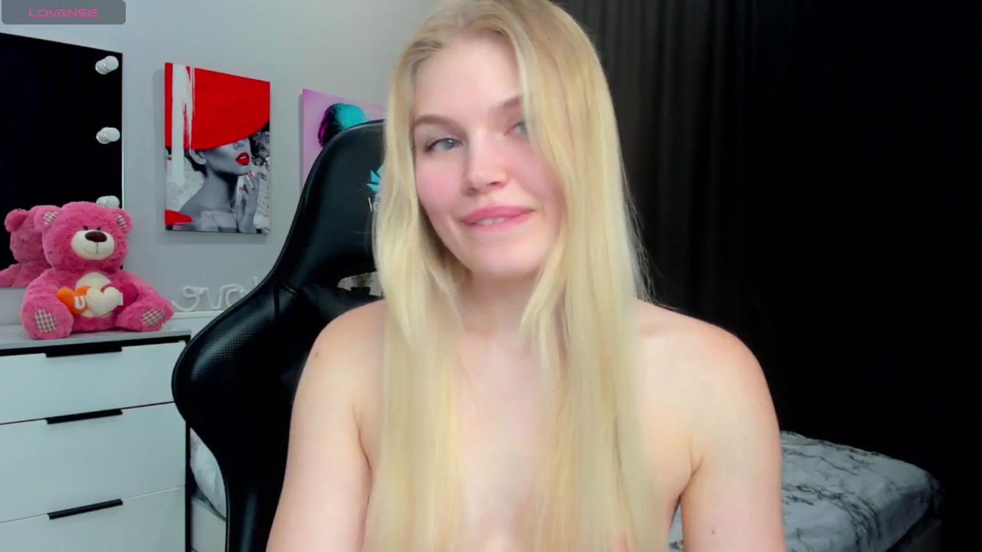 Gallery image thumbnail from Effie_Cute's myfreecams stream on, 05/28/2025, 16:48 image 12 of 20
